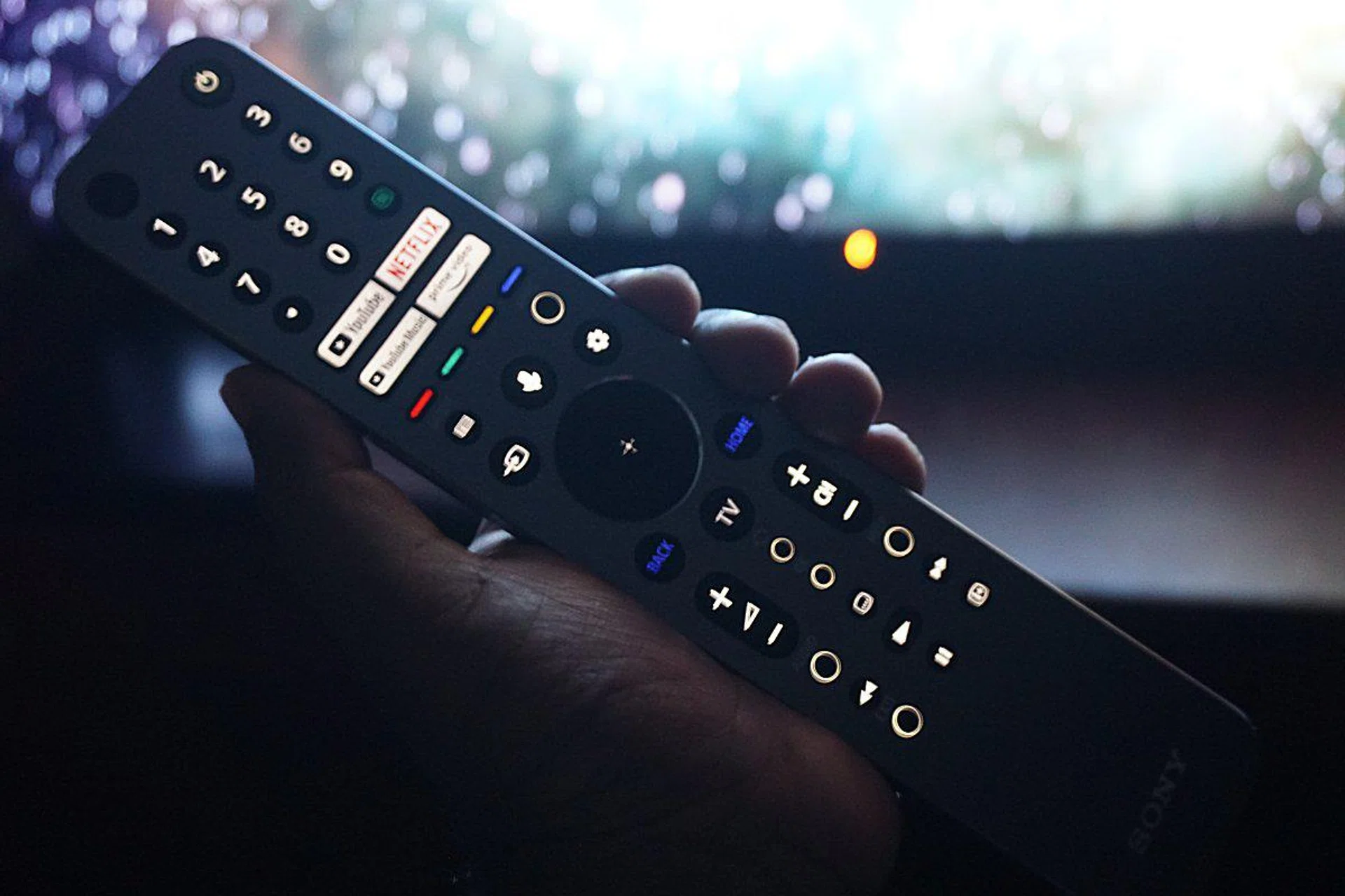 Hey, Sony's A90J's remote has motion-controlled backlit lighting!