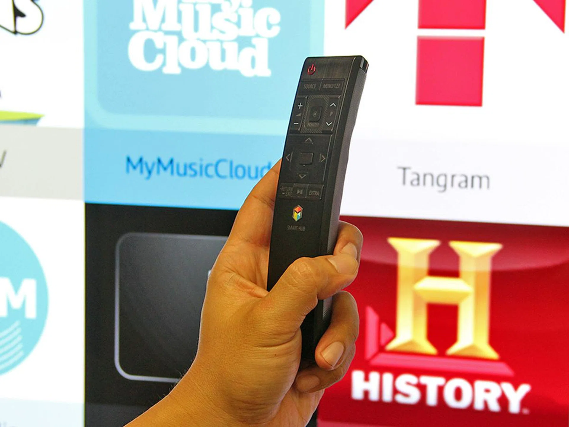 The new-look smart remote control is comfortable to hold. Lightly touch the Pointer button and move the remote to move the onscreen pointer.