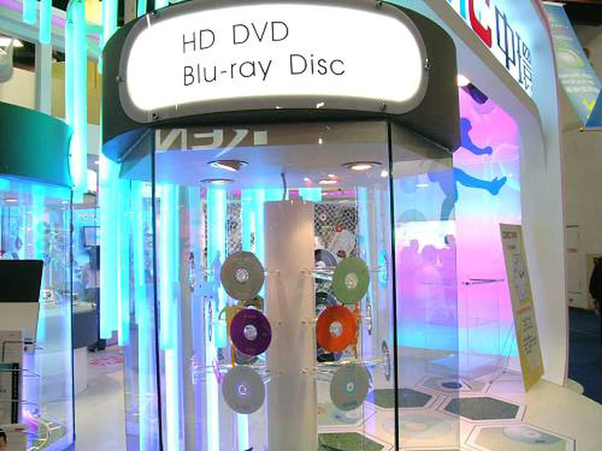 While consumer electronics and the PC world will be fighting over which camp to go with, optical disk manufacturers can do both ways. CMD has their line-up of HD DVD and Blu-ray discs on display.