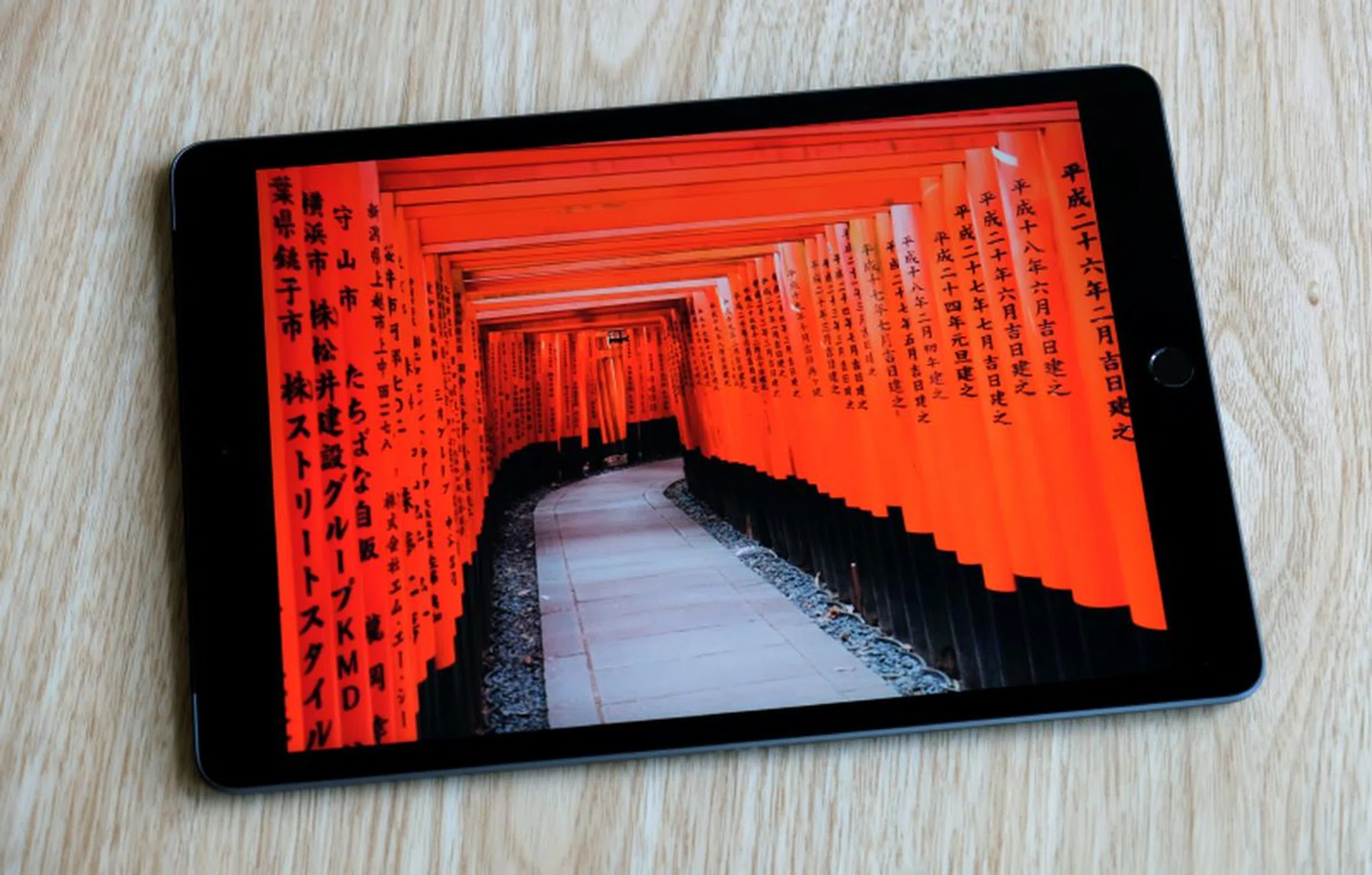The display is great, apart from the large bezels.