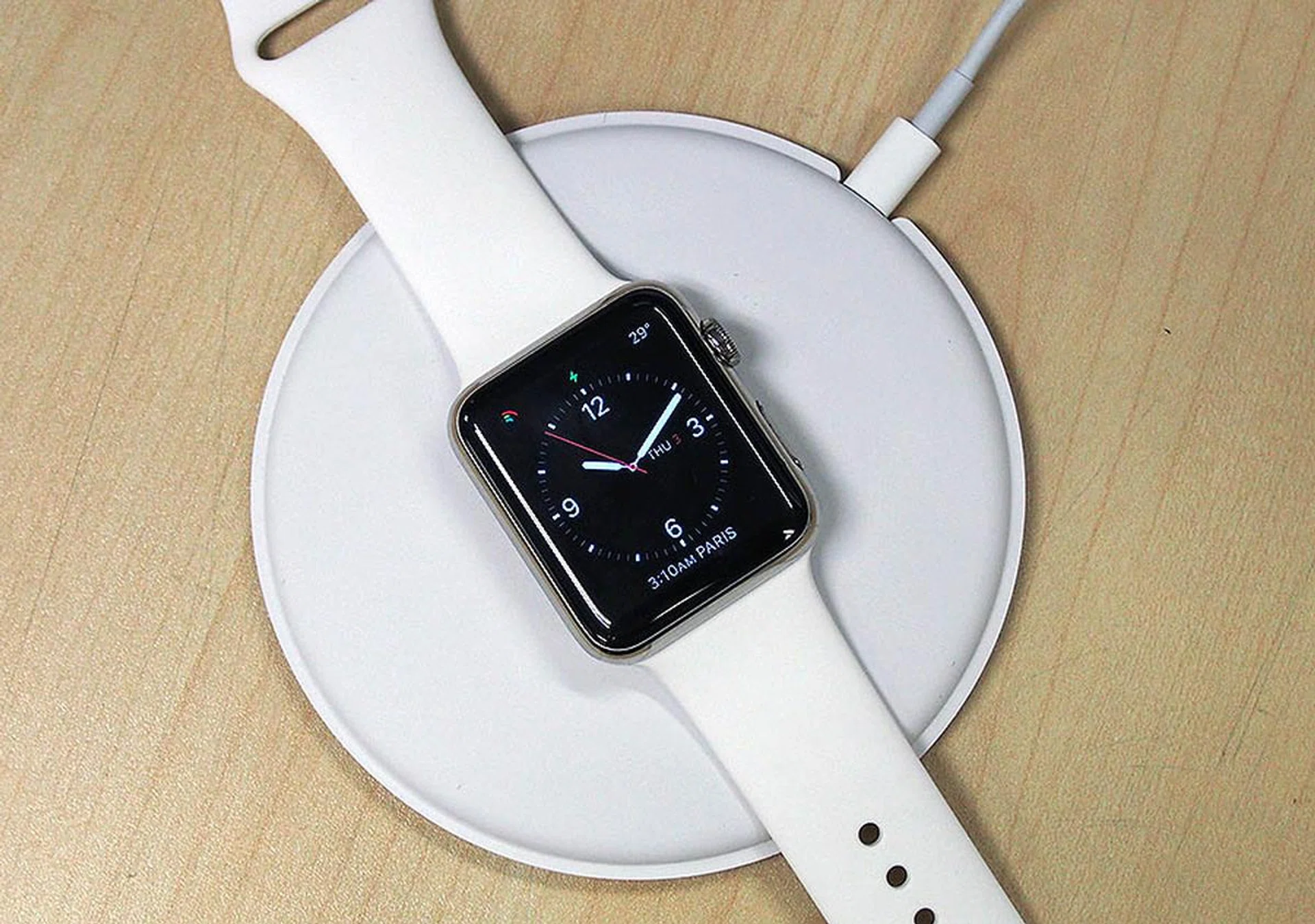 You can use the dock easily with open and closed style watch bands.