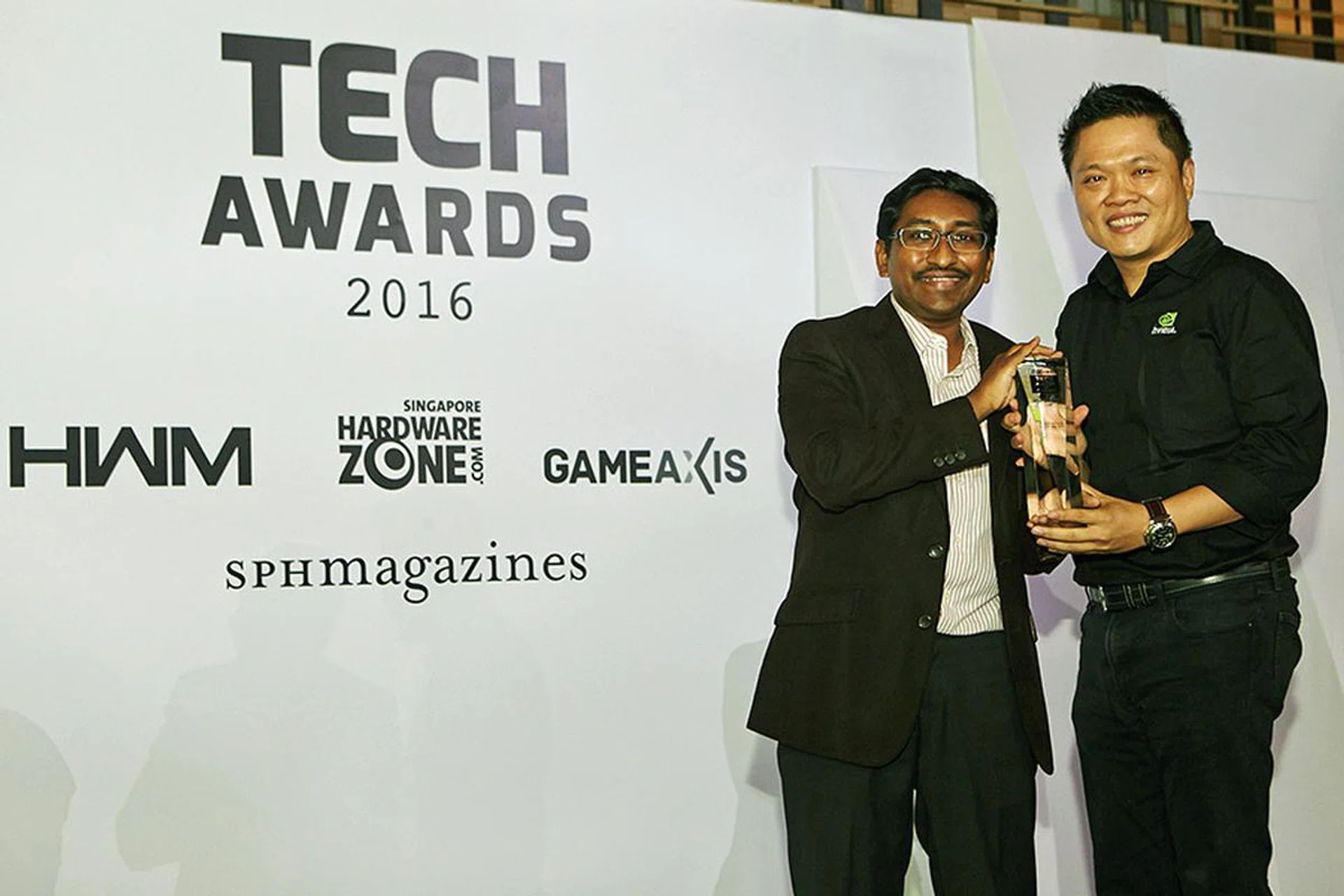 NVIDIA has won two awards: Editor's Choice for Best Graphics Chip (GeForce GTX 980 Ti) and Readers' Choice for Best Gaming Graphics Processor Brand. Mr. Simon Tan, Director of Consumer Business for APAC South, is here to receive the awards.