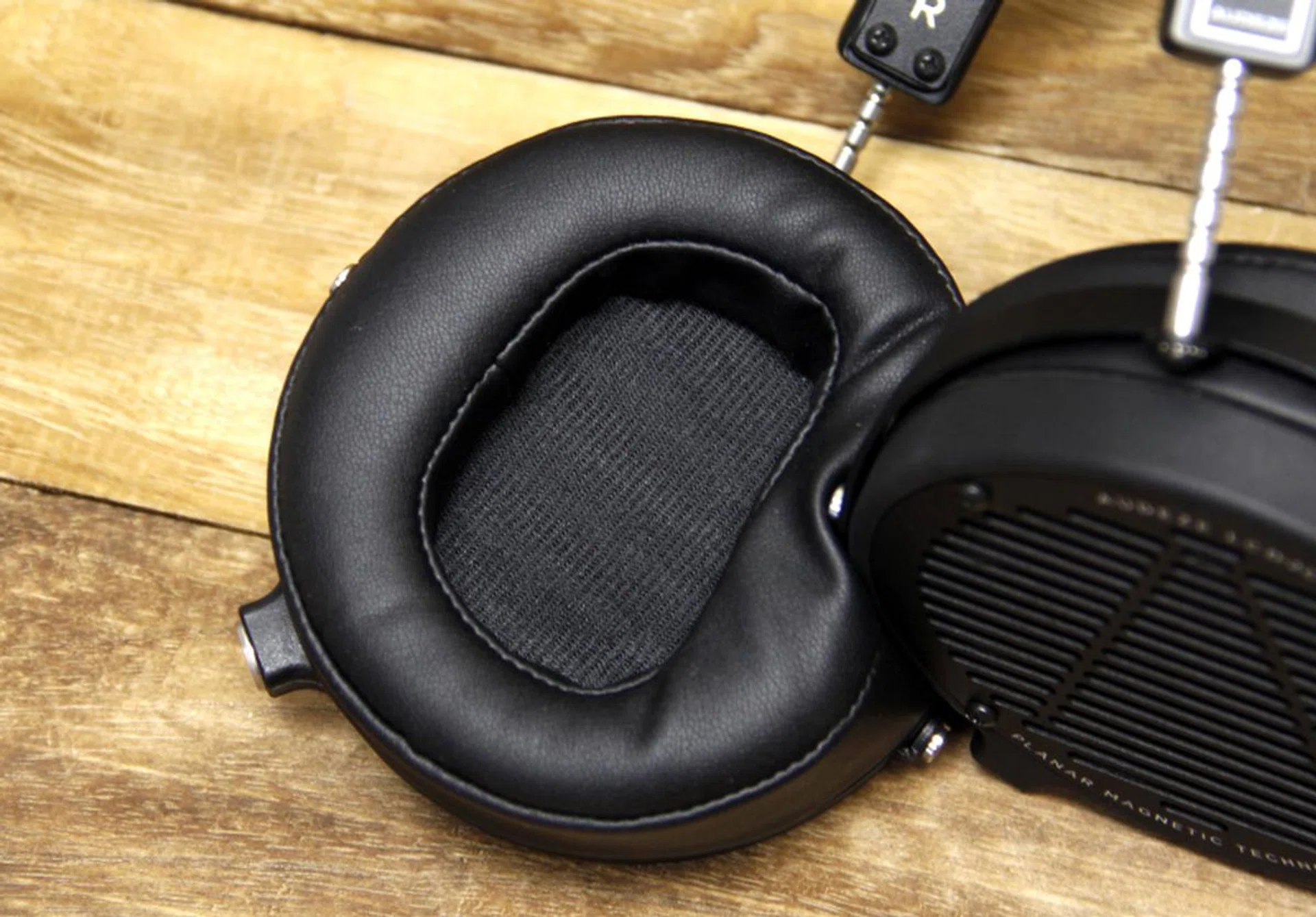 The ear pads are super plush. If you put your hands over the driver, you'll find that the LCD2 Classic lacks the Fazor waveguides of newer LCD headphones.