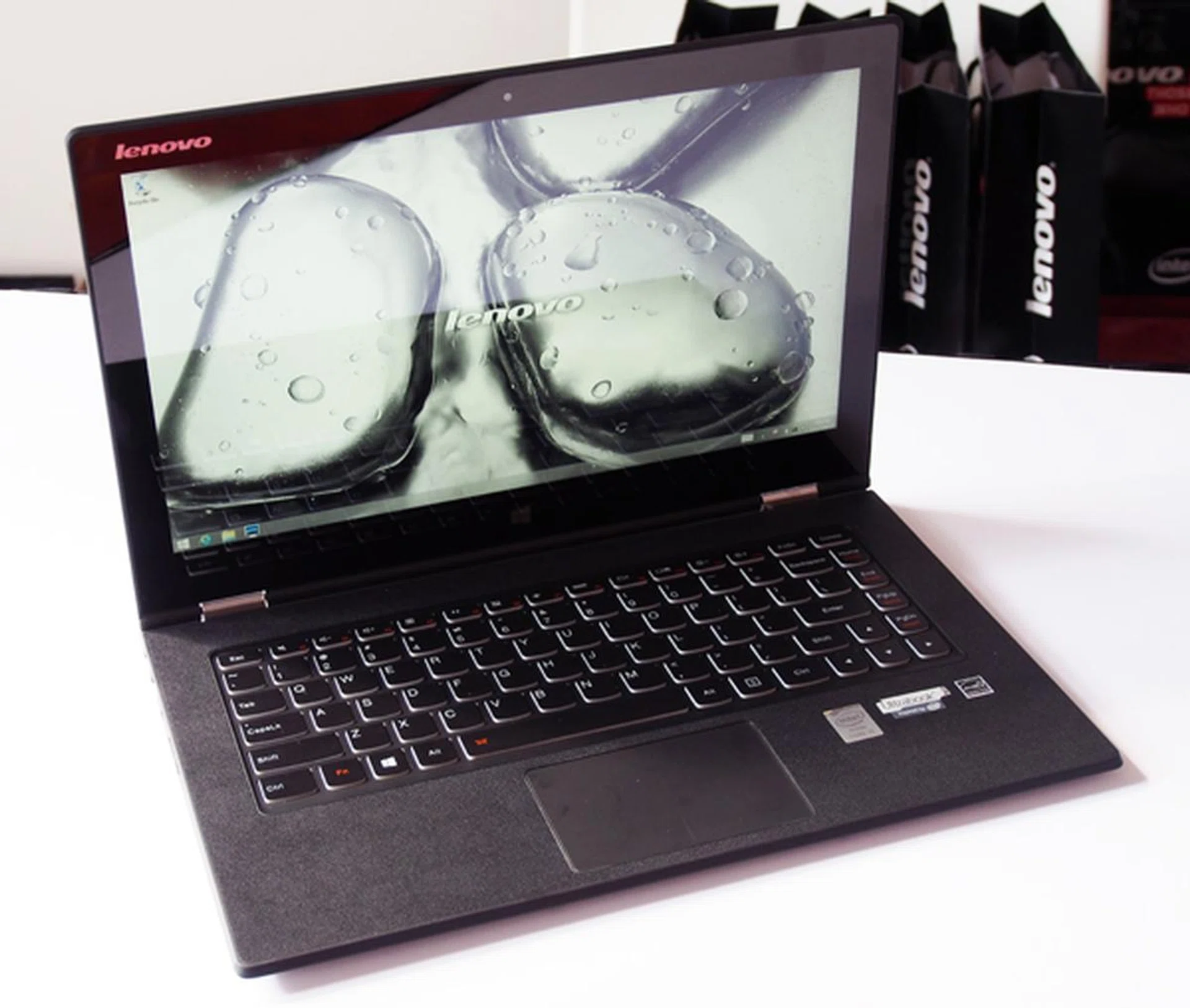 The Yoga 2 Pro is armed with an incredible 13-inch QHD+ 3200 x 1800 pixel resolution display.