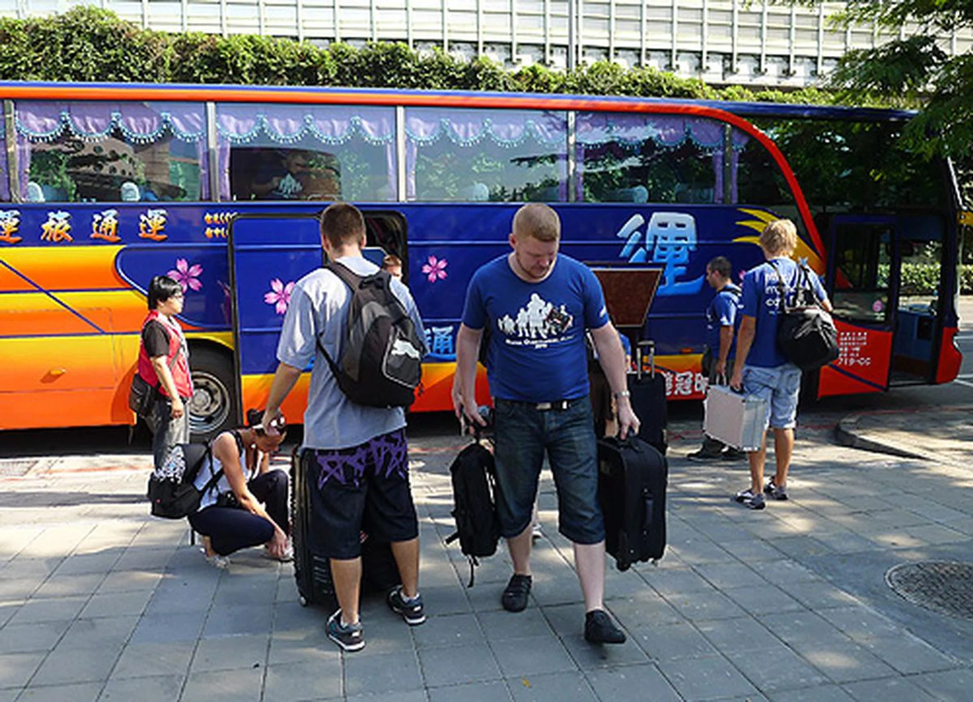 Contestants unloading their gear from the tour bus.