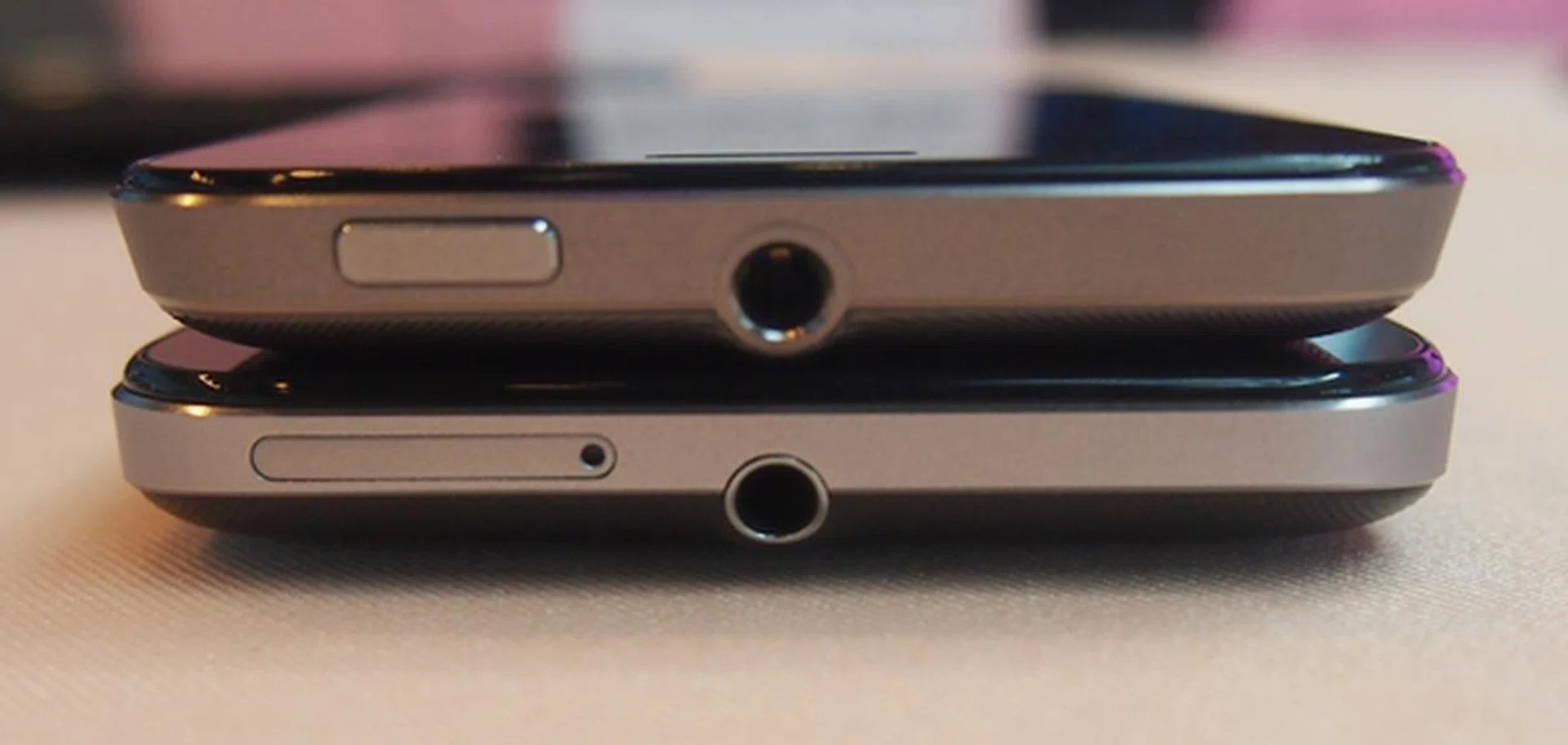 The microSIM card slot replaces the Power button in the ASUS PadFone 2. The 3.5mm audio output jack remains in the middle.