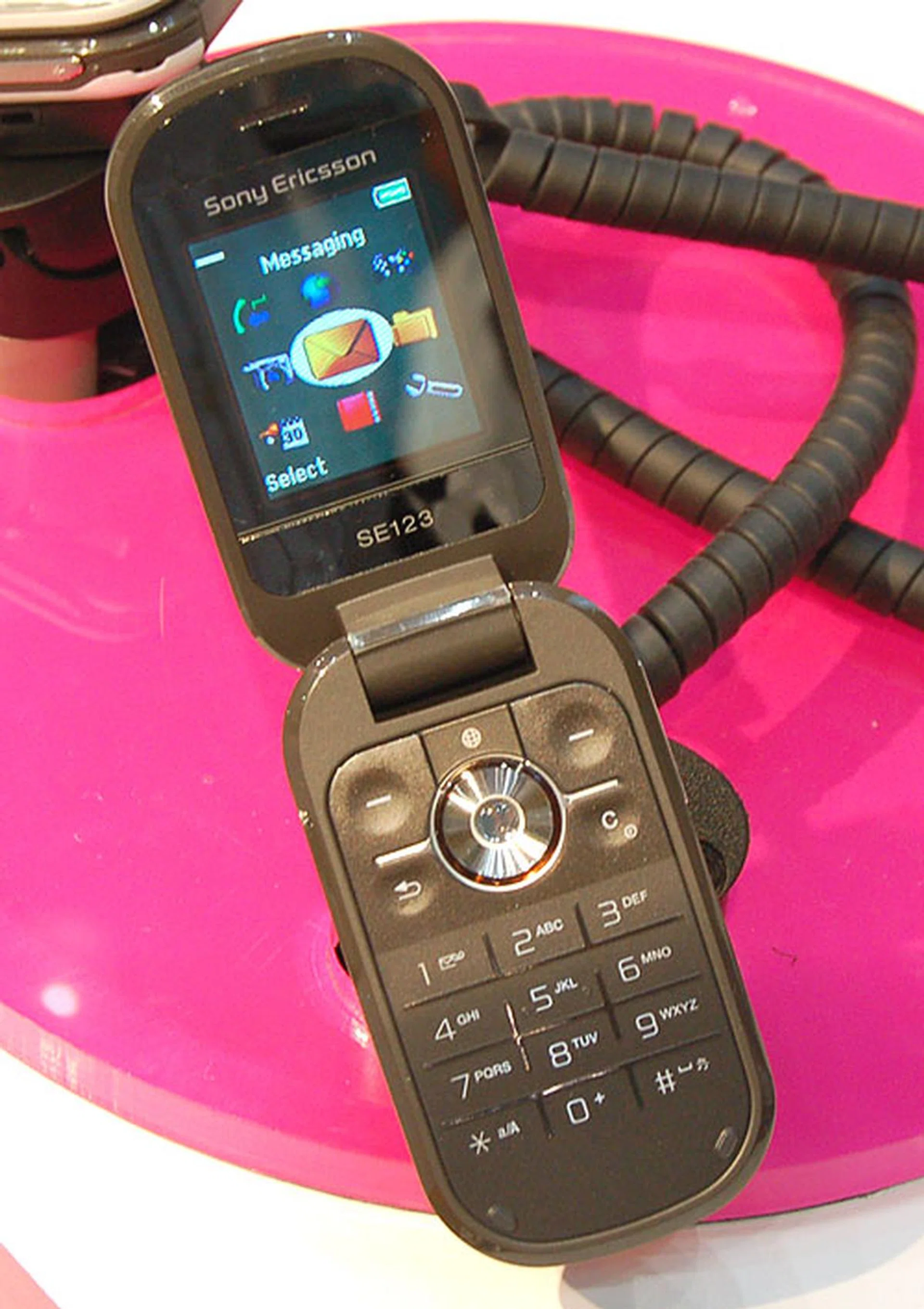  Targeted at the trendy crowd, the Z250 clamshell phone is just 19mm thick and 90 grams. It has eye-catching metallic patterns and external icons display. Available worldwide from Q3 2007, this phone is aimed at less demanding users with its simple, one-click access interface.  