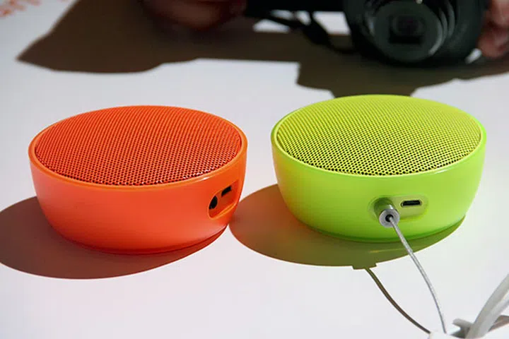 The new Nokia MD-12 Bluetooth speaker (available in several colors, of course) runs for 15 hours on a single charge. Price? US$55.