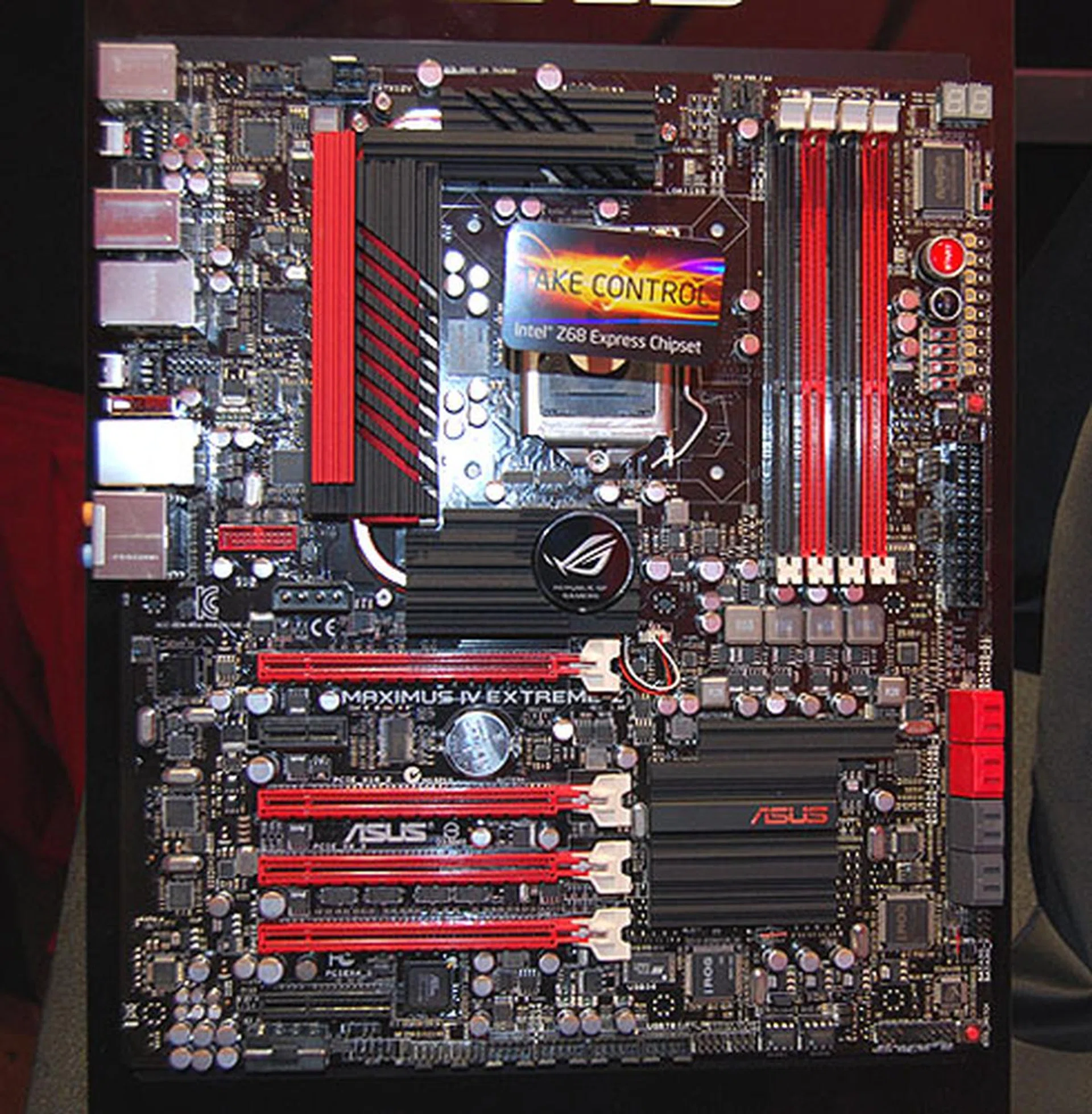 Here's the Maximus IV Extreme-Z without the installed components. It supports both NVIDIA SLI and CrossFireX of course, along with Lucid Virtu for switchable graphics and Quick Sync support. 