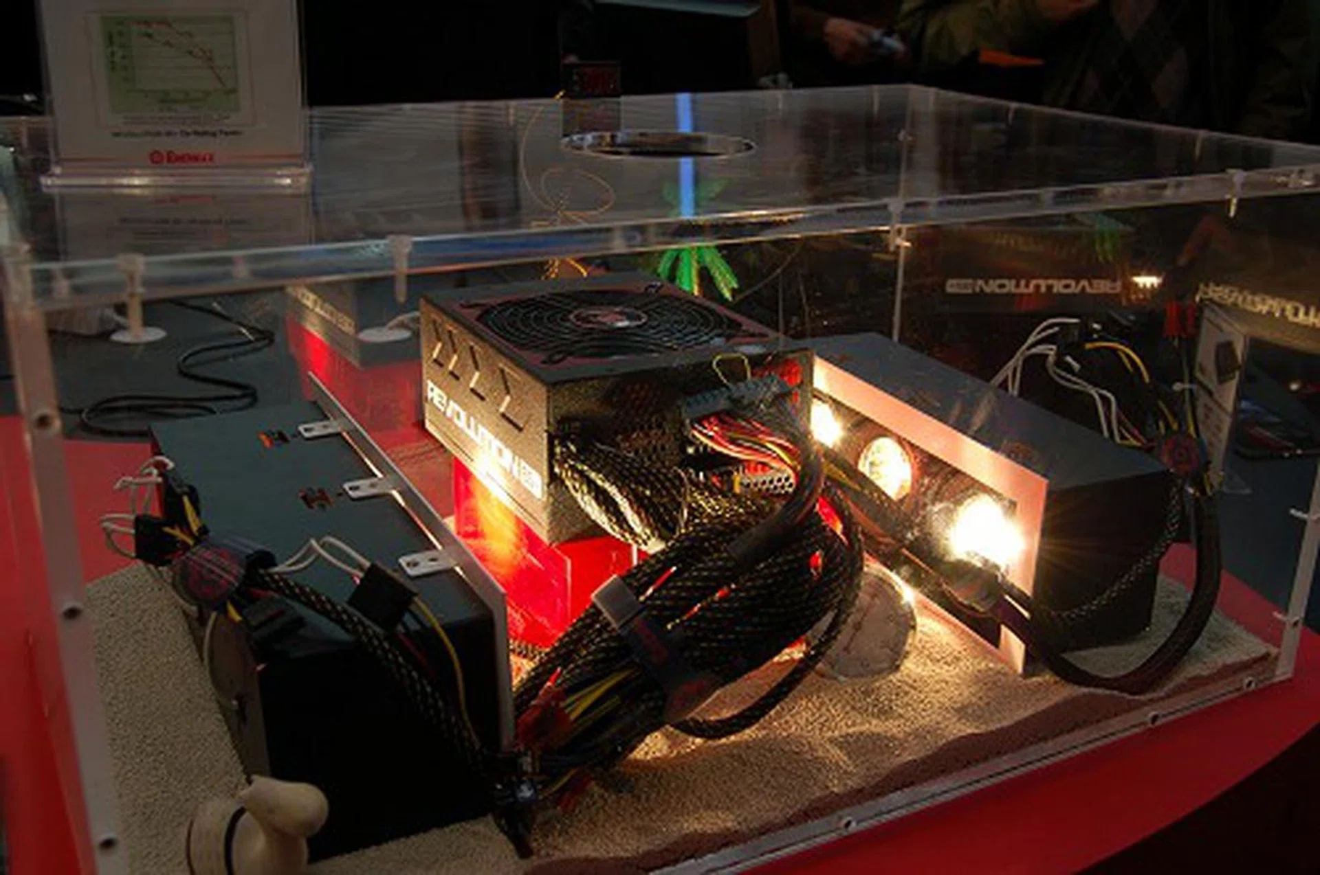  Over here, Enermax is showing off how tough their Revolution 85+ PSUs are. Temperatures within this closed demo are over 95 degrees Celsius and the PSU is working fine all day.  