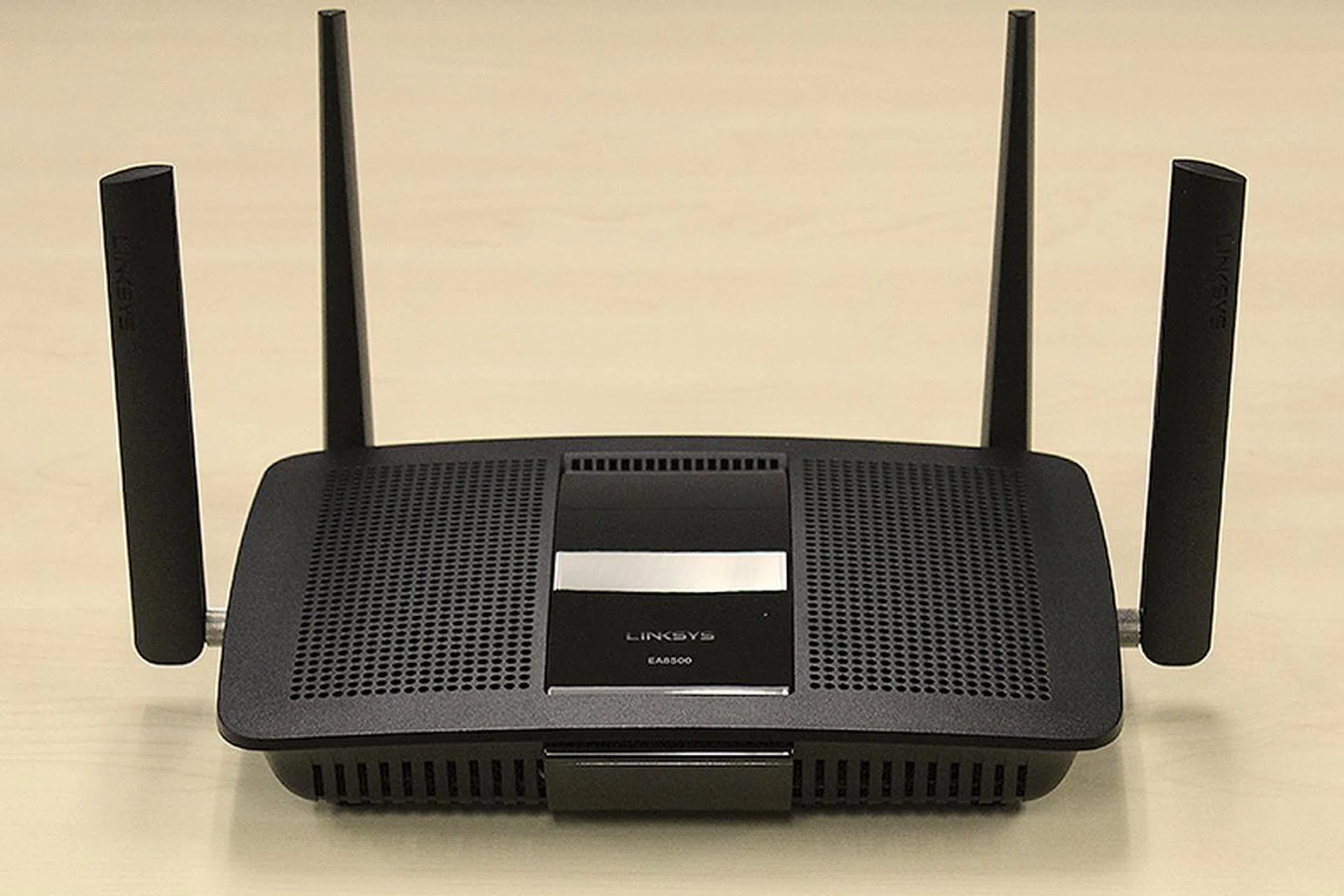 The Linksys EA8500 MaxStream AC2600 Smart Wi-Fi router is officially the first router to support new MU-MIMO technology out of the box.