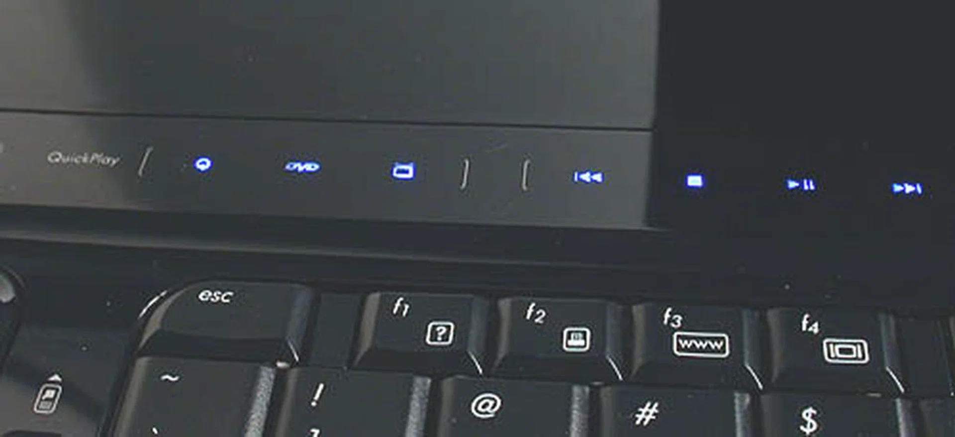 Like its name suggests, HP's QuickPlay allows easy and fast access to multimedia functions on the notebook. This has become a fixture in many multimedia notebooks from HP in recent times. These buttons are all touch sensitive.