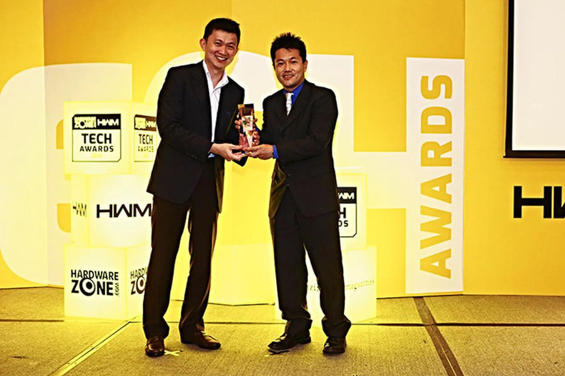 Sony also won three awards: Readers' Choice for Best Home Theater Projector Brand, Editor's Choice for Best Prosumer Digital Camera (Cyber-shot DSC-RX100 II), and an Innovation award for its Alpha A7 mirrorless camera series. Here's Mr. Daisuke Nagatomi, Assistant GM, Visual Presentation Solutions Marketing, Sony, accepting the awards.