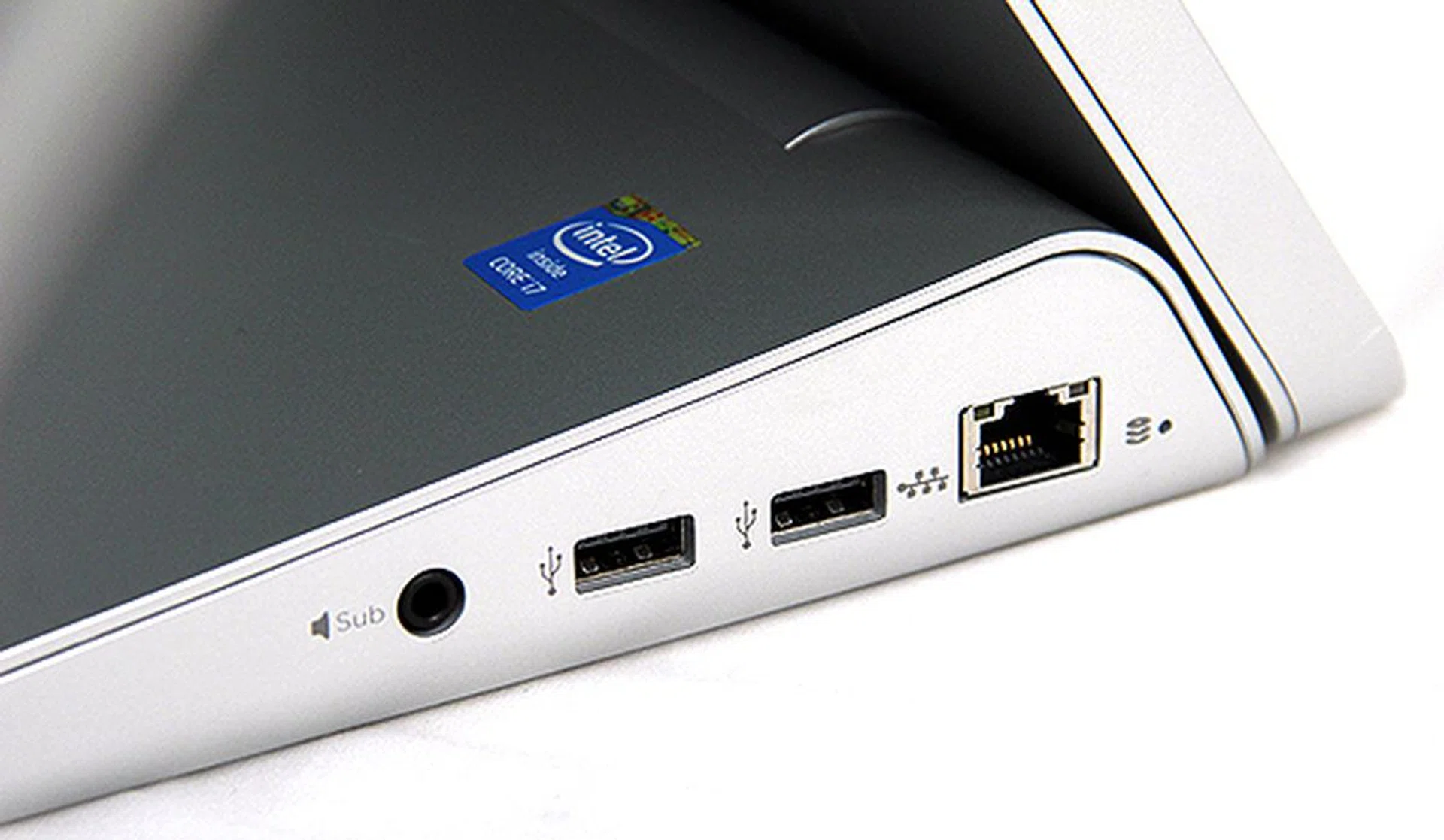 Other ports are located at the base of the stand. There is an Ethernet jack, two USB 2.0 ports and a subwoofer jack. Sadly, the subwoofer in not offered with the system sold in this region.