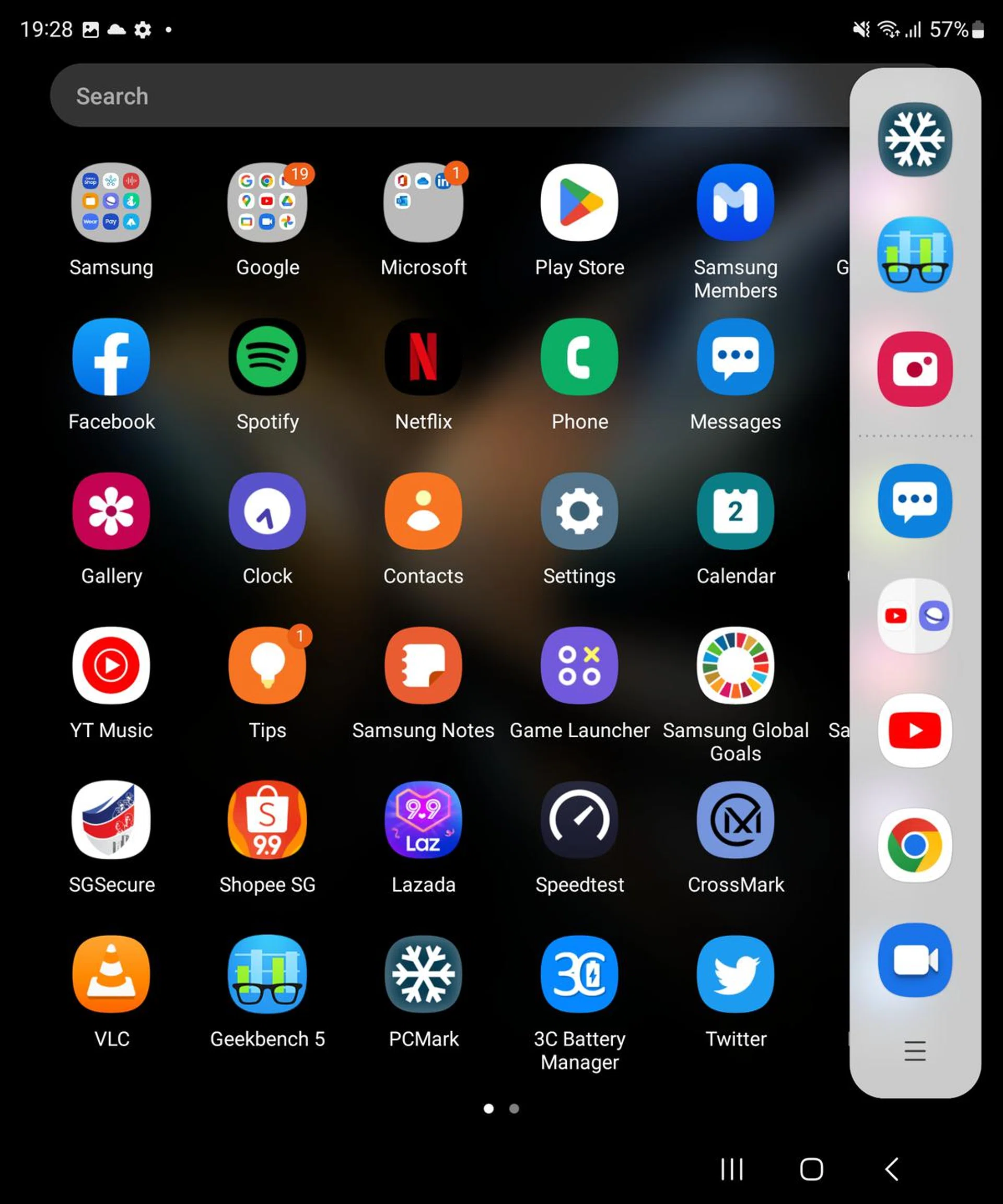 Edge Panel (right) for even more multi-tasking shortcuts.