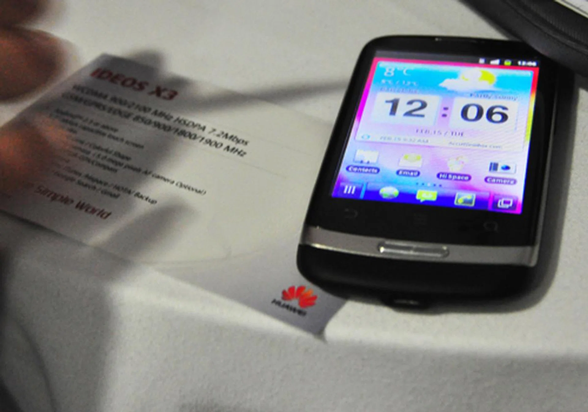 The Huawei IDEOS X3 comes with a 3.2-inch capacitive HVGA touchscreen and showcases a unibody design with rounded edges. 