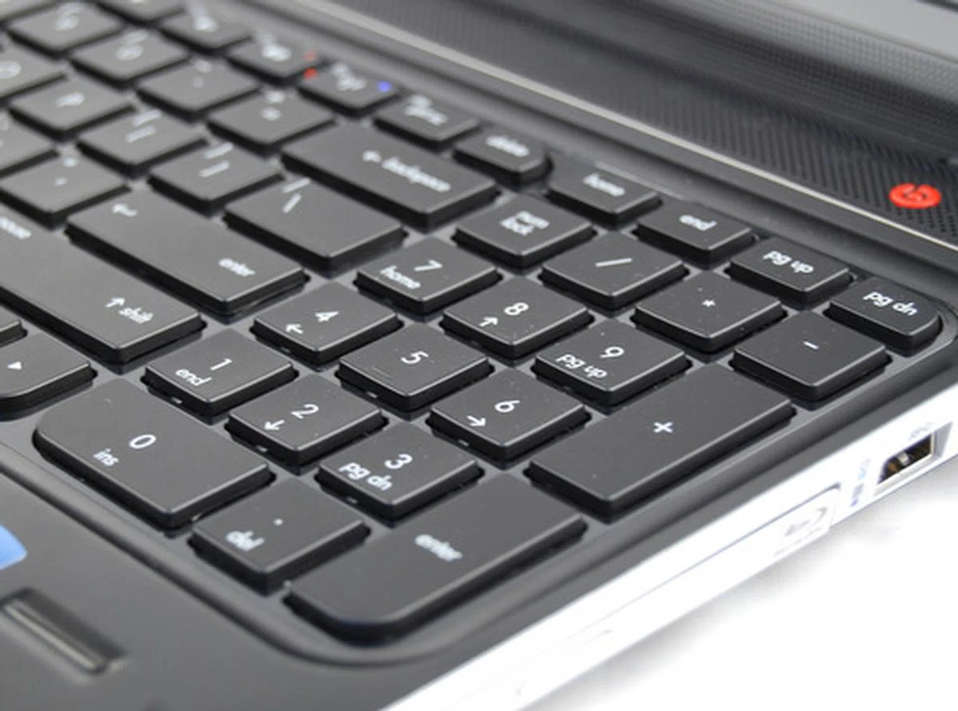 The dv6 is a pretty big machine, and HP managed to add a number pad, which will no doubt appeal to some users out there.