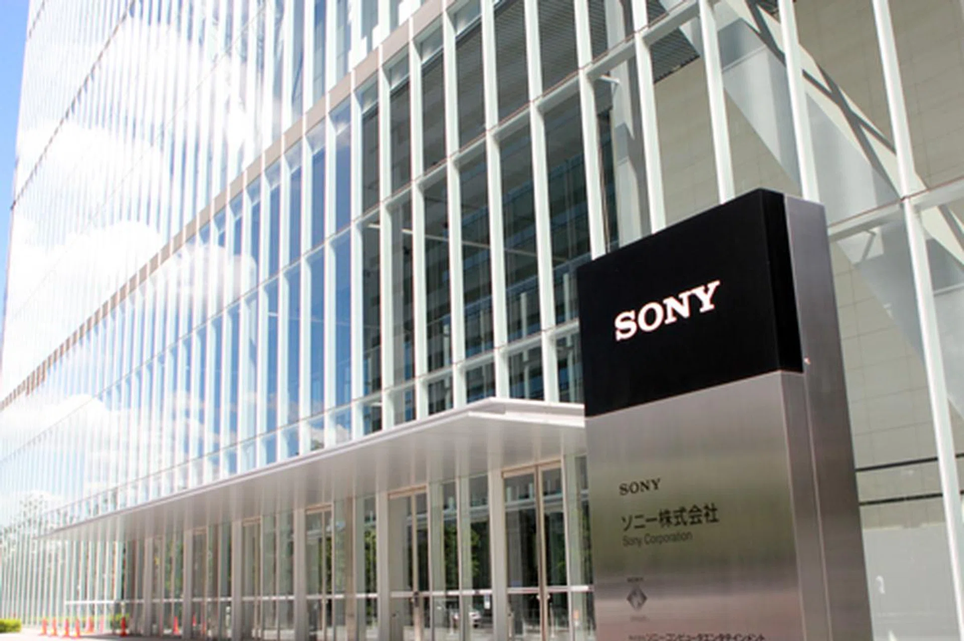 The view from outside Sony headquarters, not too far from the Shinagawa JR line train station, which we also hear sports an advanced tsunami protection system that's basically a three-storey high barrier popping up out of the ground when needed.