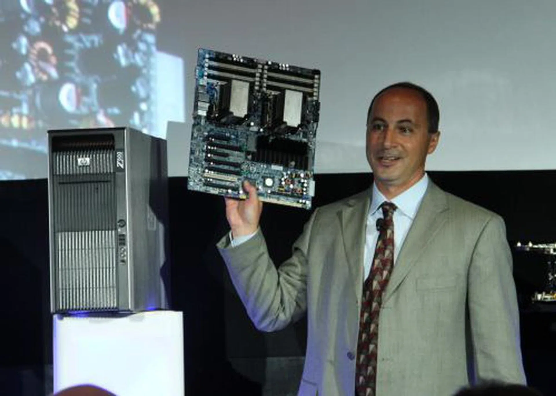 Jim Zafarana , Vice President and General Manager for HP's Workstations Global Business Unit holds a dual-socket motherboard based on the Intel 5520 chipset which forms the base of Intel's Westmere platform. 