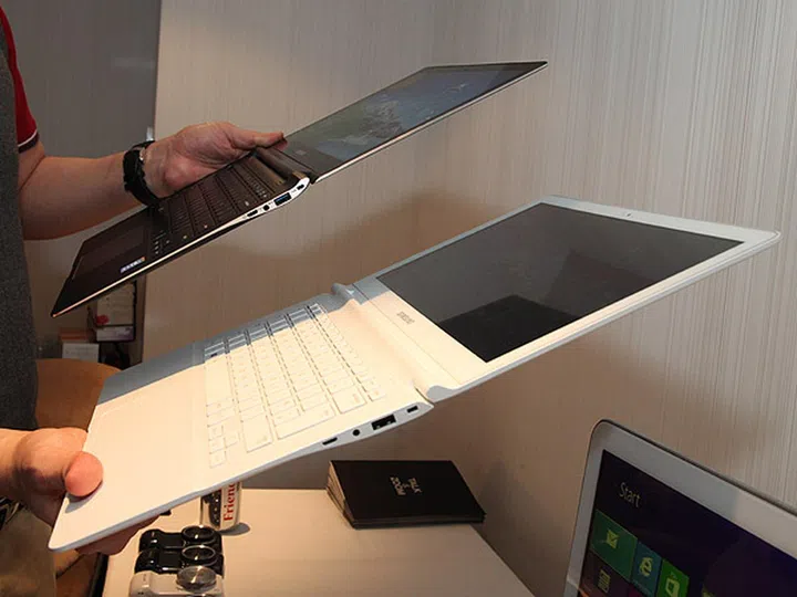 The new Samsung ATIV Book 9 series. Seen here with the ATIV Book 9 Plus (in black) and the ATIV Book 9 Lite (in white).