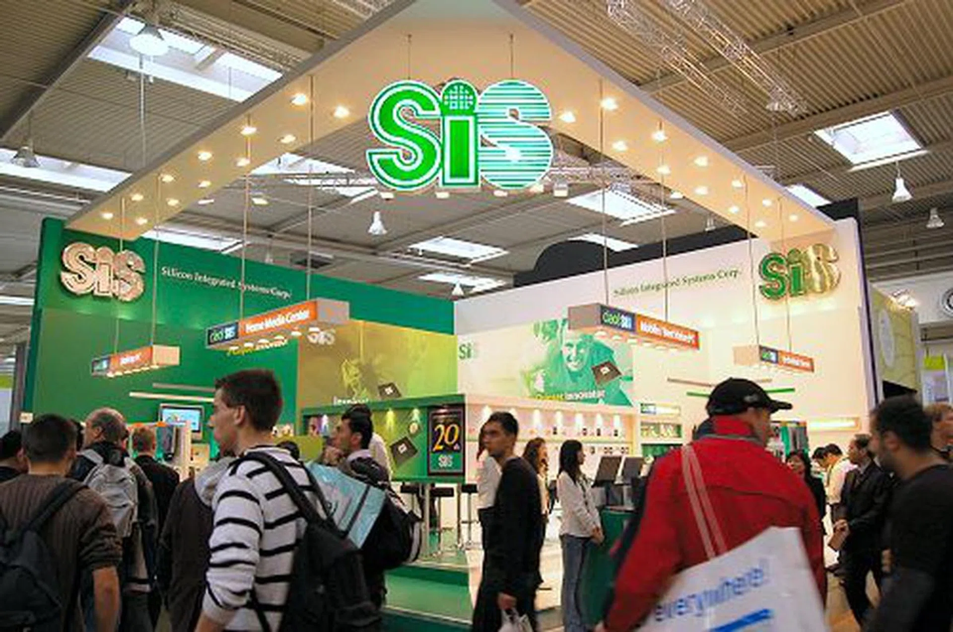  Main highlight for SiS was their latest SiS 672 series chipset that is Windows Vista Premium certified. It is still paired with the SiS 968 Southbridge.  