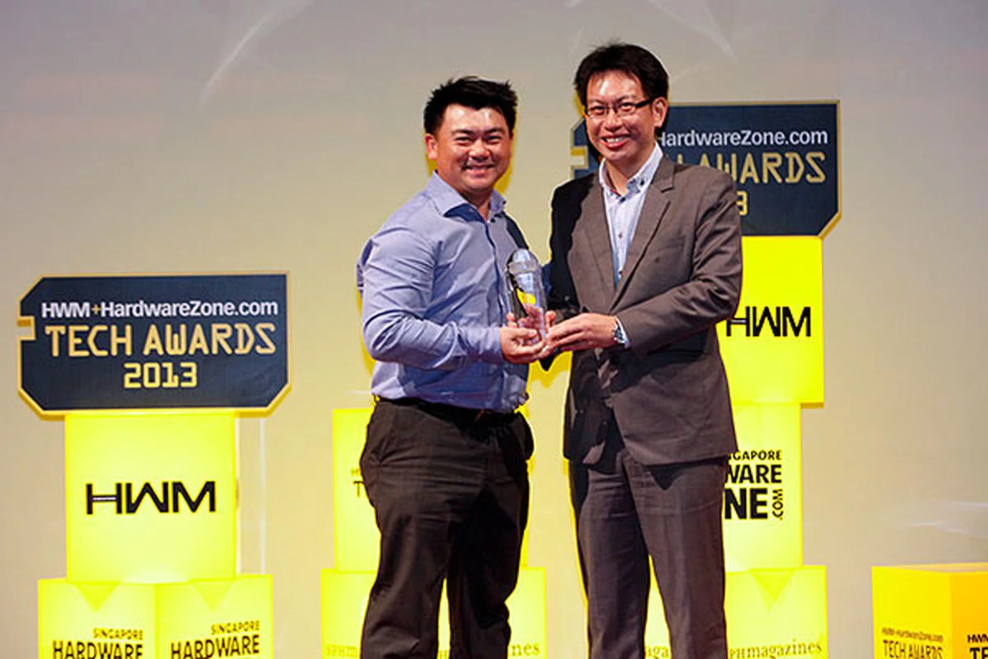 Seagate is our readers' favorite NAS brand, and the company's Backup Plus Portable Drive won the Editor's Choice award for Best 2.5-inch Portable External HDD. We've here Mr. Ronnie Ng, Senior Country Manager, ASEAN, Seagate Singapore International Headquarters, accepting the awards.