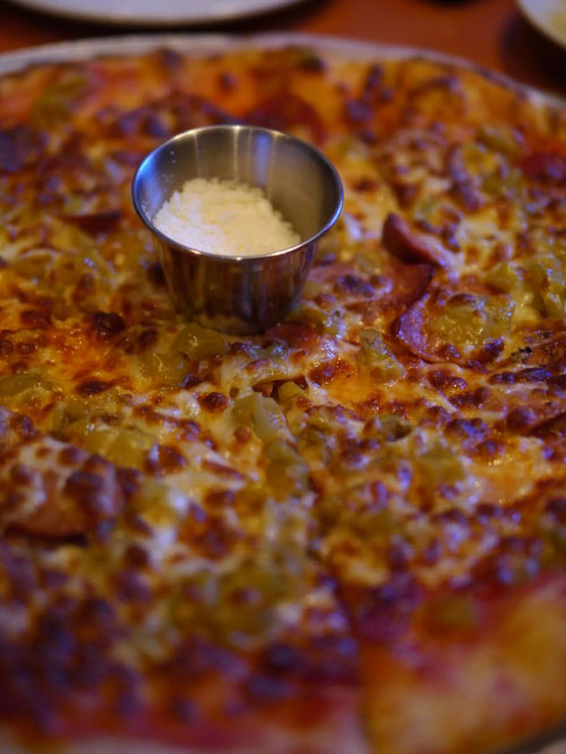 f/1.4 at 50mm (35mm equivalent), 1/30 sec, ISO800.