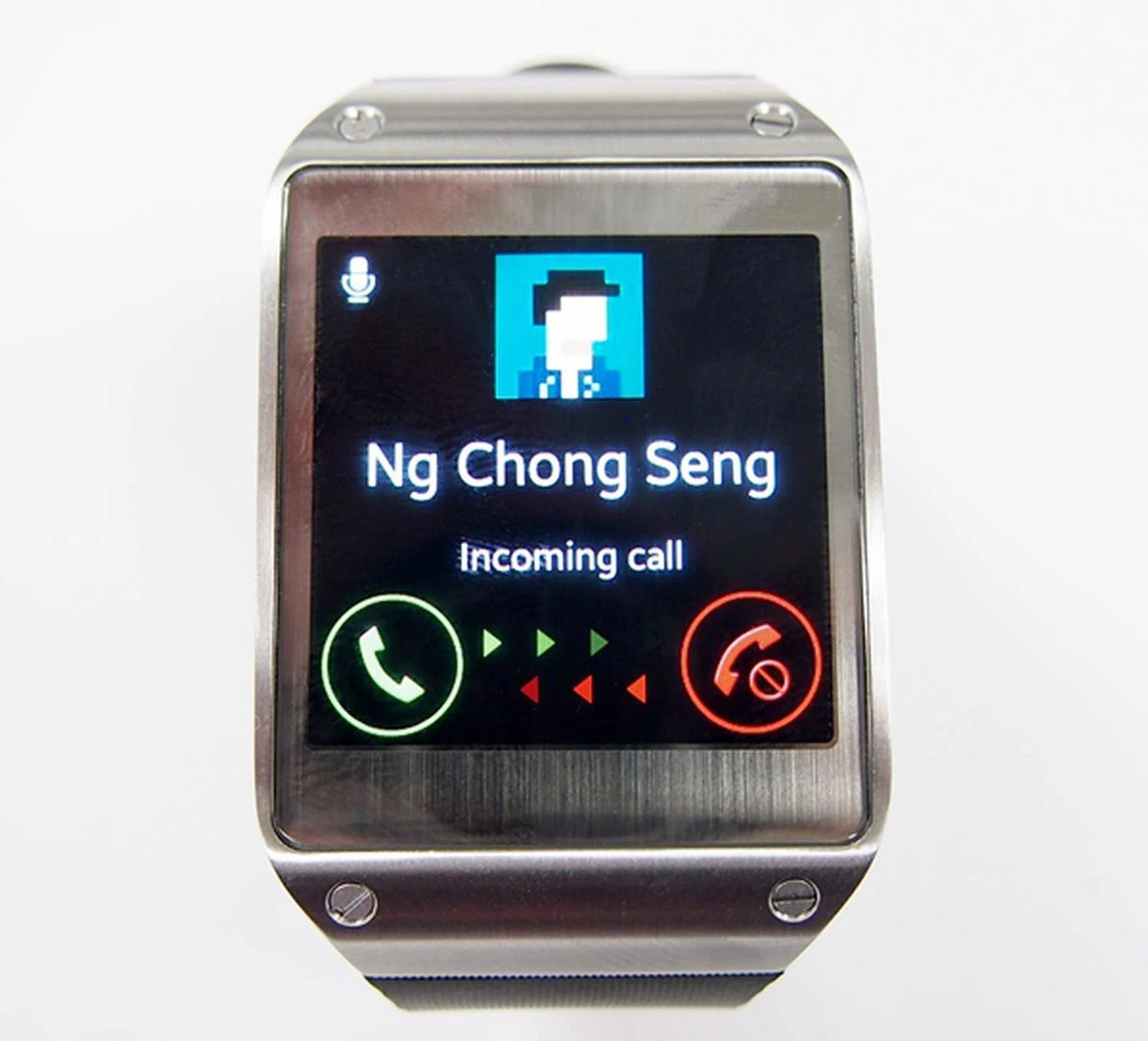 You can choose to answer/ reject calls by voice commands or swiping the screen. The former method does not work all the time.