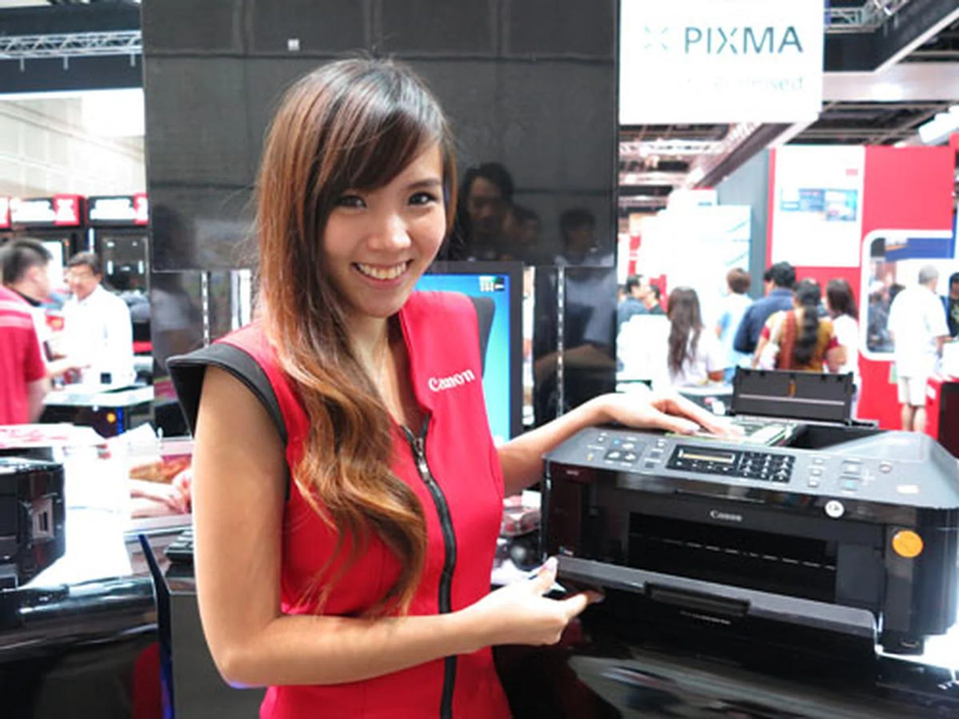 f/2.8 at 28mm (35mm equivalent), 1/20 sec, ISO1250.