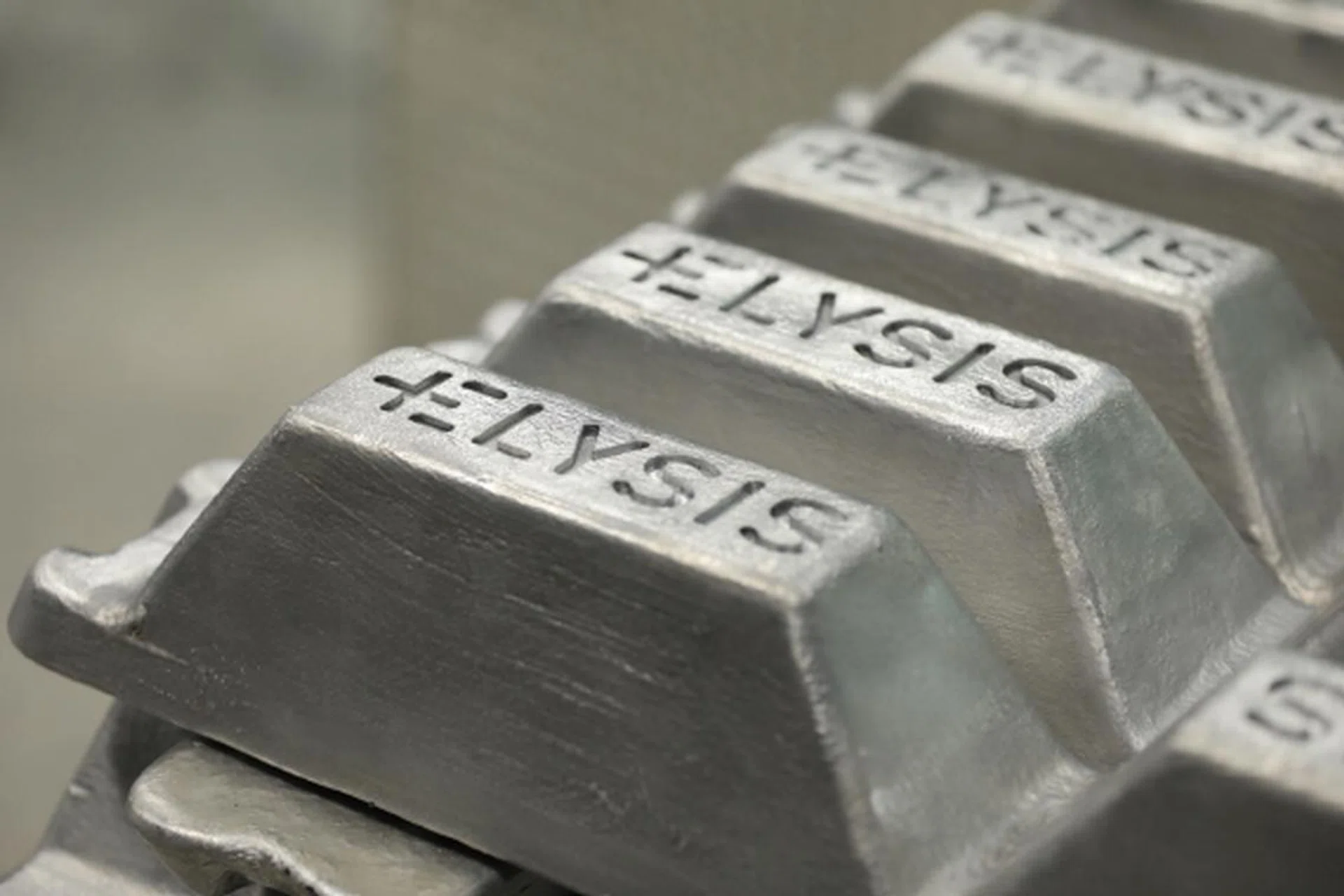 This block of aluminum was produced using the new carbon-free process. (Image source: Apple)