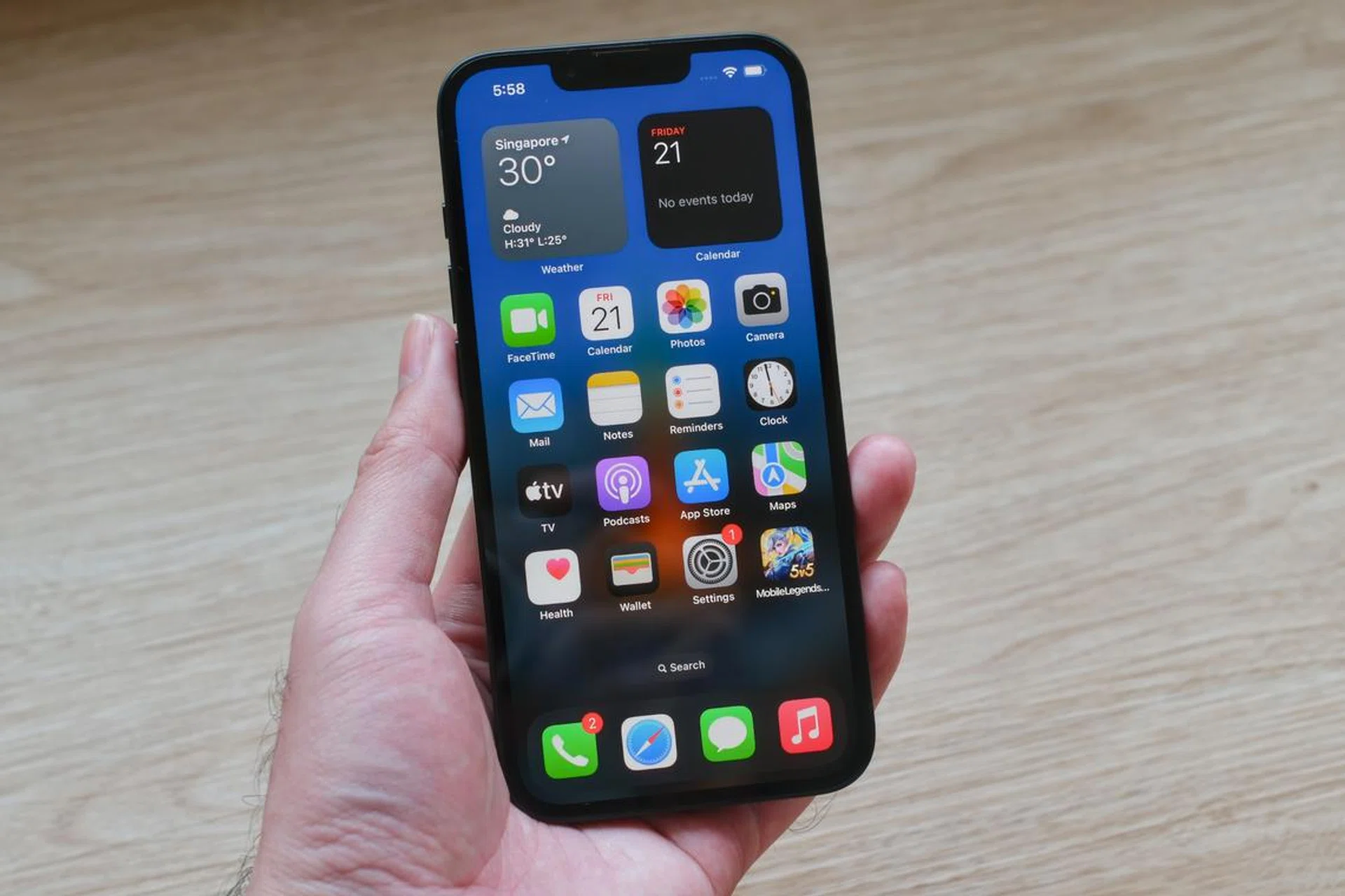 Analyst Ming-Chi Kuo says the successor to the C1 chip should support mmWave 5G next year. Photo: HWZ