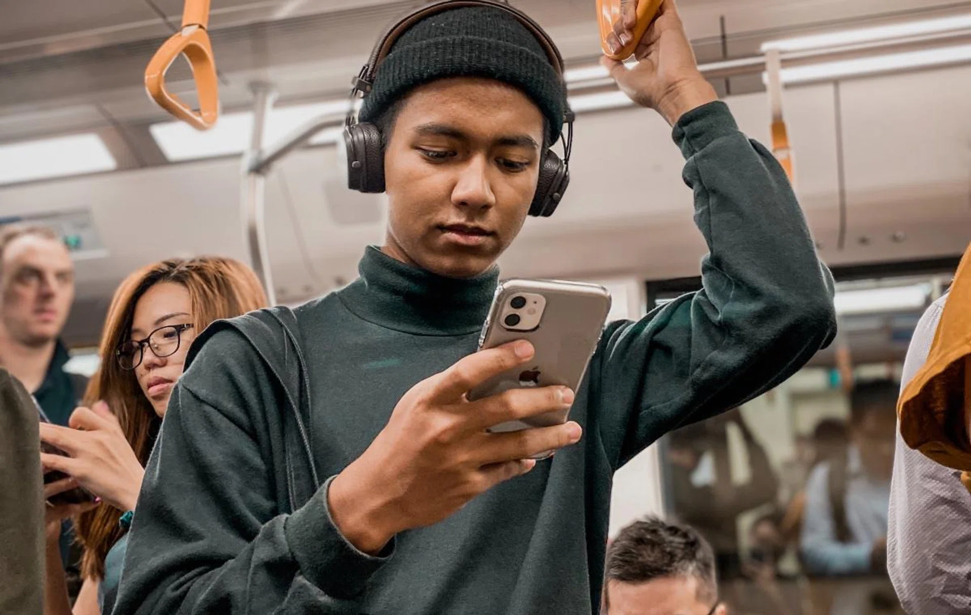 Good connectivity in an MRT, while underground? It's possible on team red. (Image source: Unsplash.)