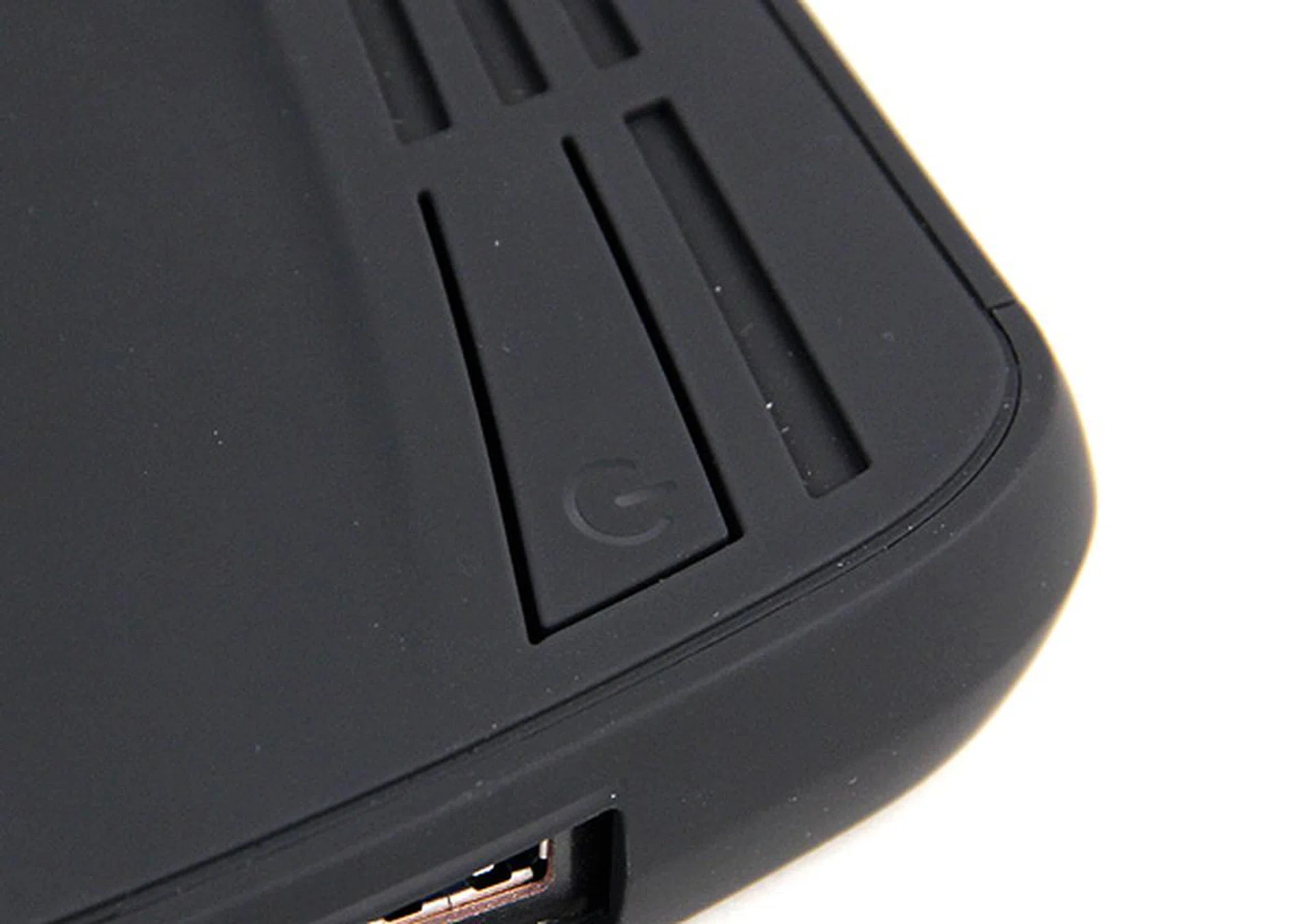Can’t find the power button? The button is actually hidden here. It’s not very apparent at first and Sapphire could have done more to make it more conspicuous.