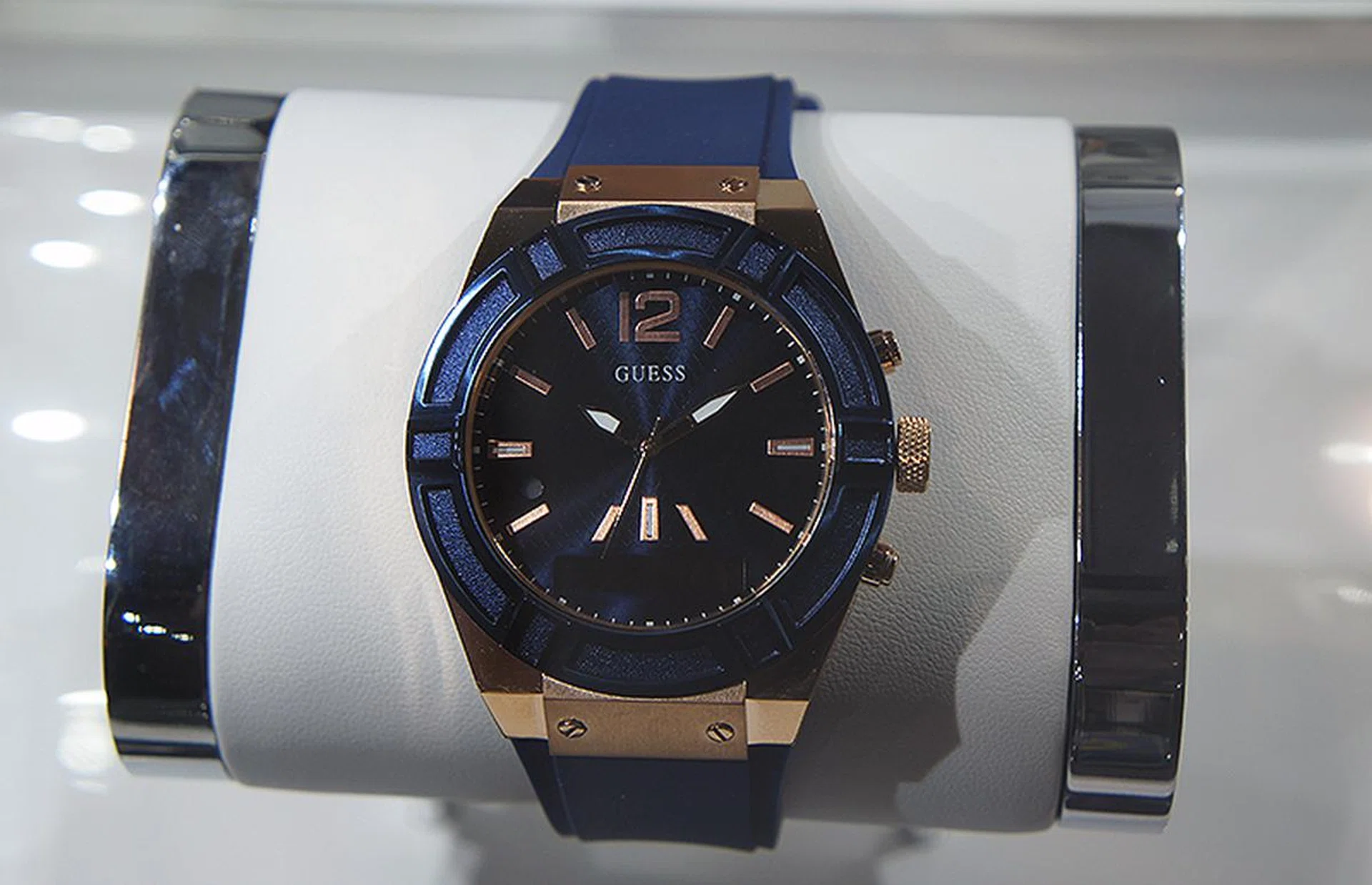 Smart watches are still a key trend this year and traditional fashion brands are collaborating with tech ones to come up with their own smart and connected watches. The Guess Connect is a smart watch designed in collaboration with Martian, a smart watch company.