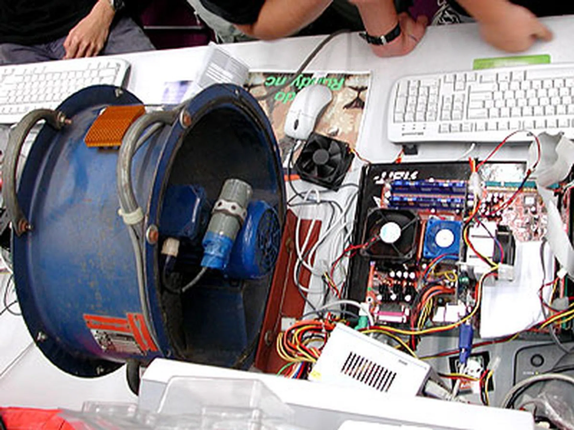 Krado/rundymc's setup uses three large coolers, one for the CPU, a skived heatsink/fan for the chipset and a large cooler strapped to the graphics card. The ultimate cooler was the large blower fan placed right beside his setup.