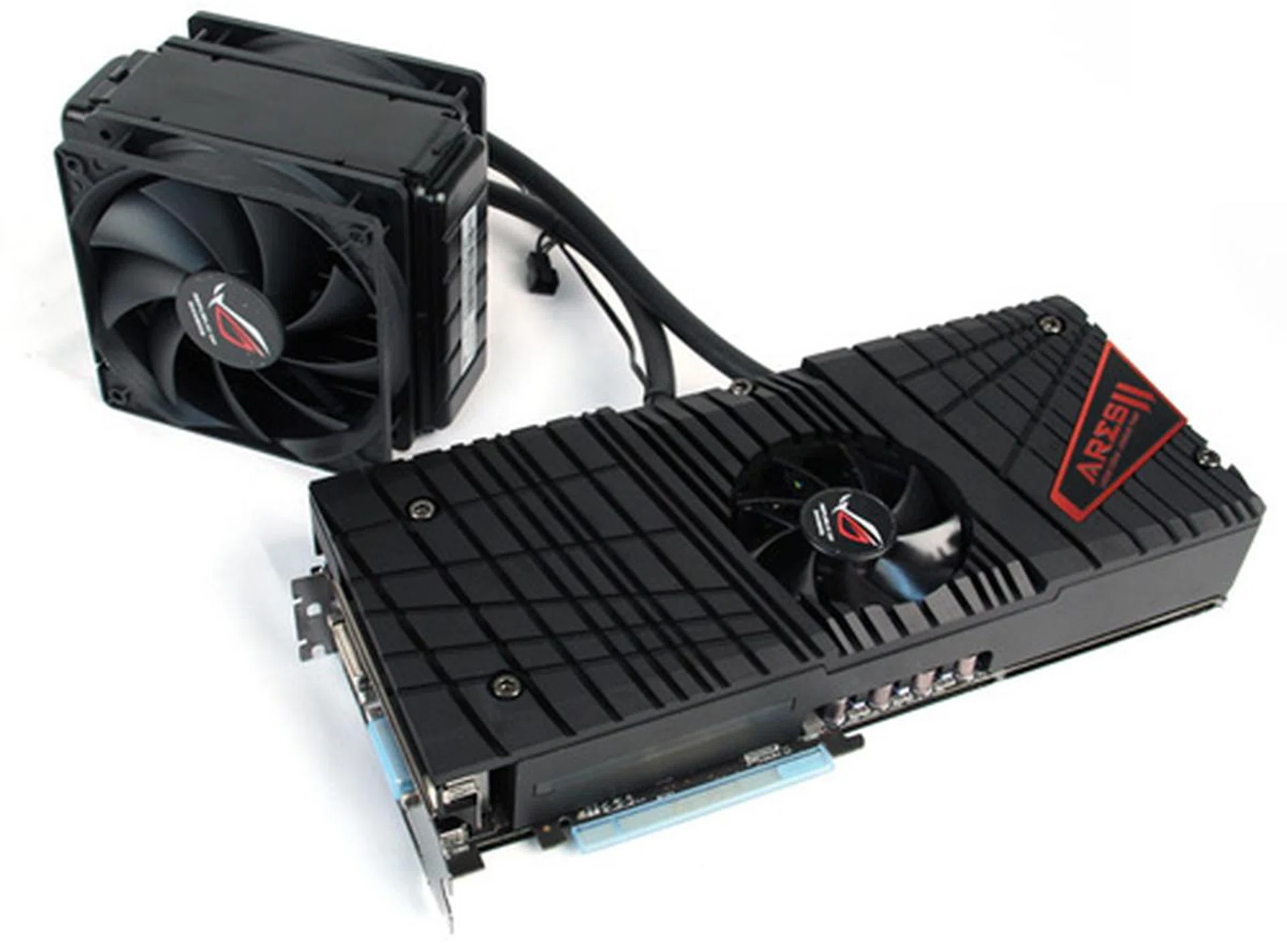 The ARES II uses a hybrid liquid/air cooling system with two 120mm fans connected to the radiator of the closed-cycle liquid cooling system and a single 80mm present on the card casing itself.