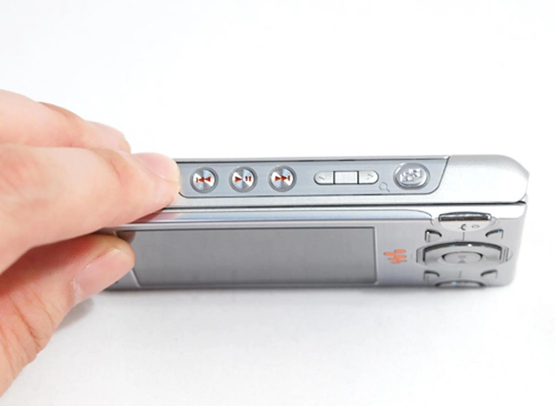 ソニー　WALKMAN Sony Ericsson Walkman W995 - The Audio Master | HardwareZone Singapore