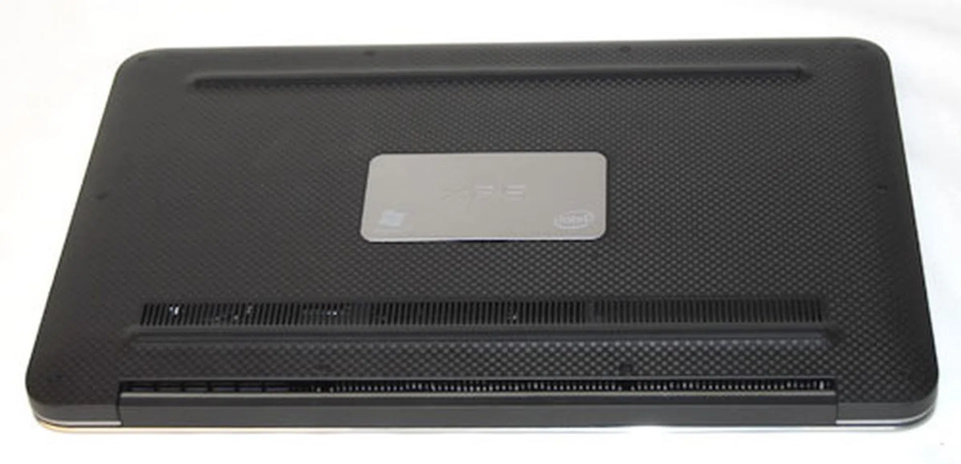 Along with the palmrest, the bottom of the machine is also made of carbon fiber instead of cheap plastic. It also retains the signature carbon fiber pattern found on popular carbon fiber automotive products. 