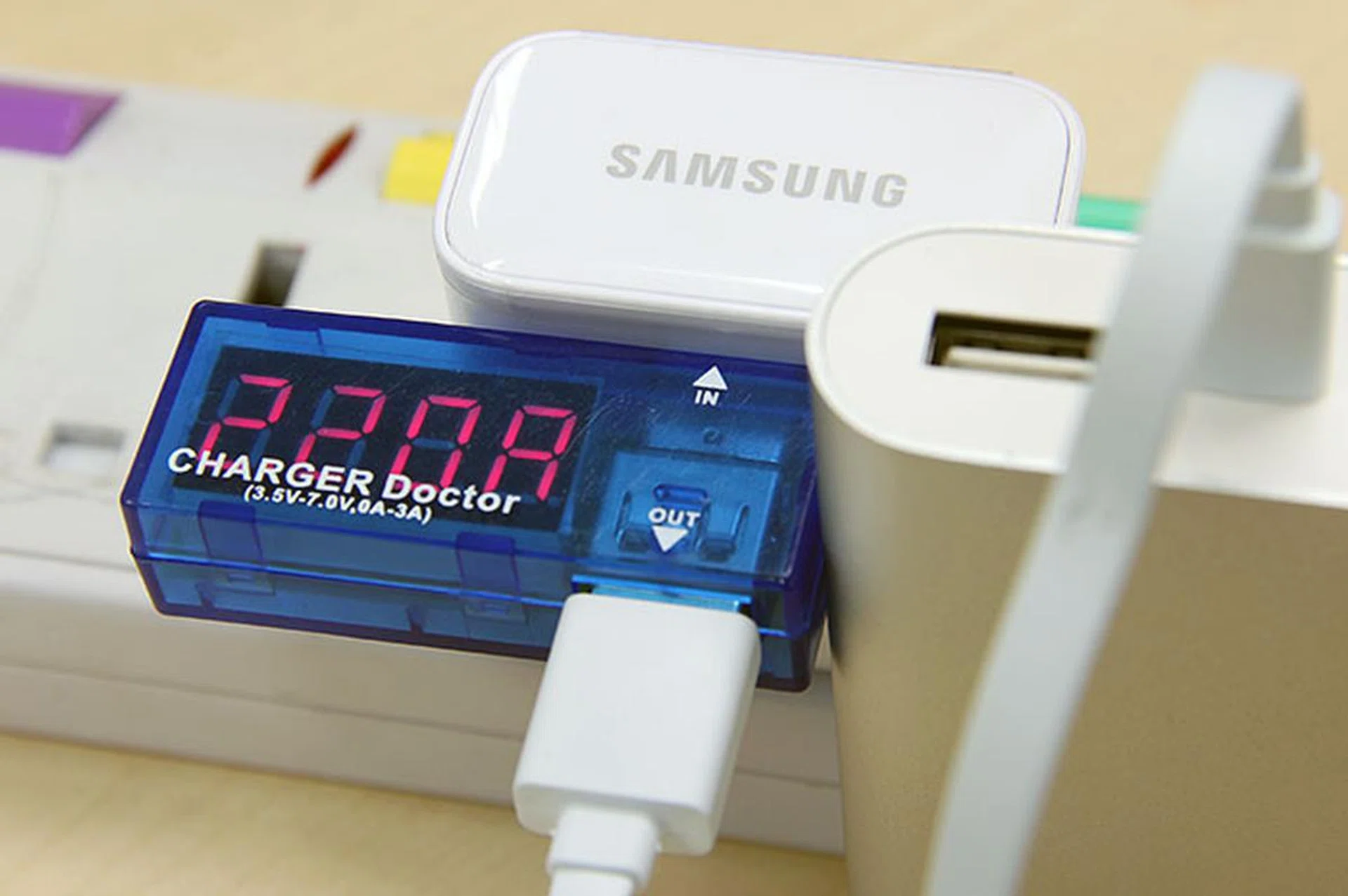 What sorcery is this? The Mi Power Bank is able to draw more than 2A from our Samsung charger to recharge itself!