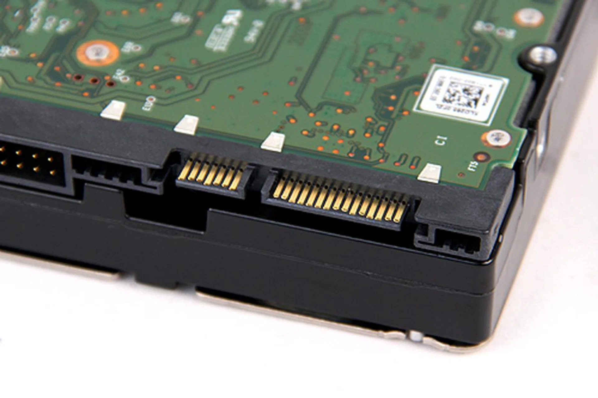 SATA 6Gbps is the standard interface for performance storage drives these days and the WD Black 4TB is no different.