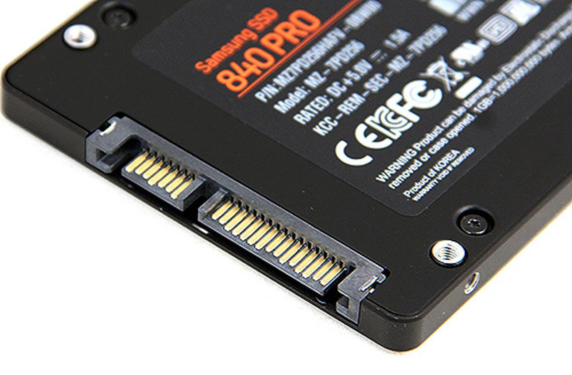 As a befits an SSD for its stature and billing, the SSD 840 Pro uses the latest SATA 6Gbps interface for the quickest possible transfers.