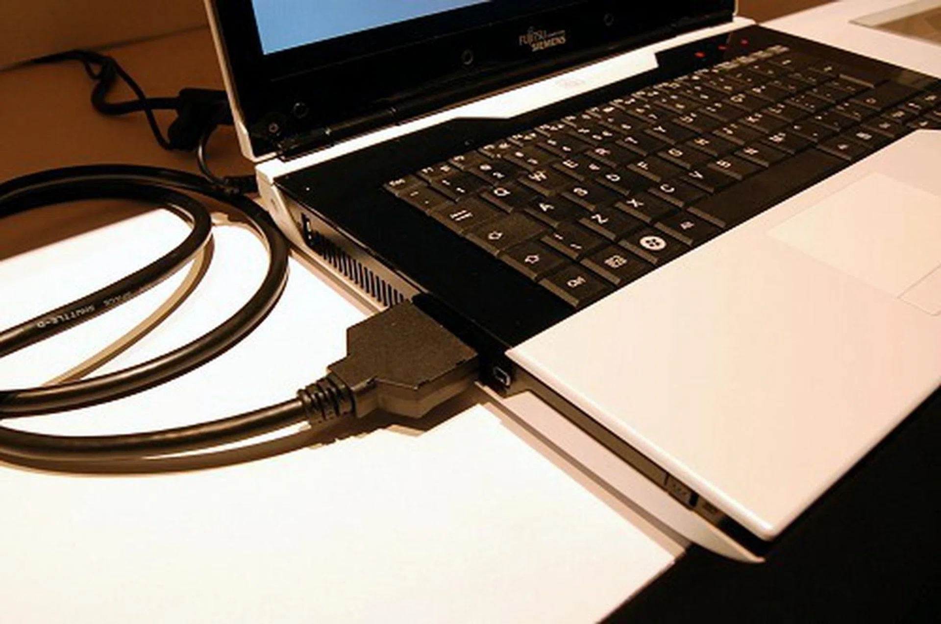 It has a special connector, which is a PCIe x16 (gen 2.0) interface to the XGP box. This is the key difference from the likes of the ASUS XG Station that uses a measly PCIe x1 interface. As such, the XGP interface is well suited to really bring about external graphics add-on solutions.