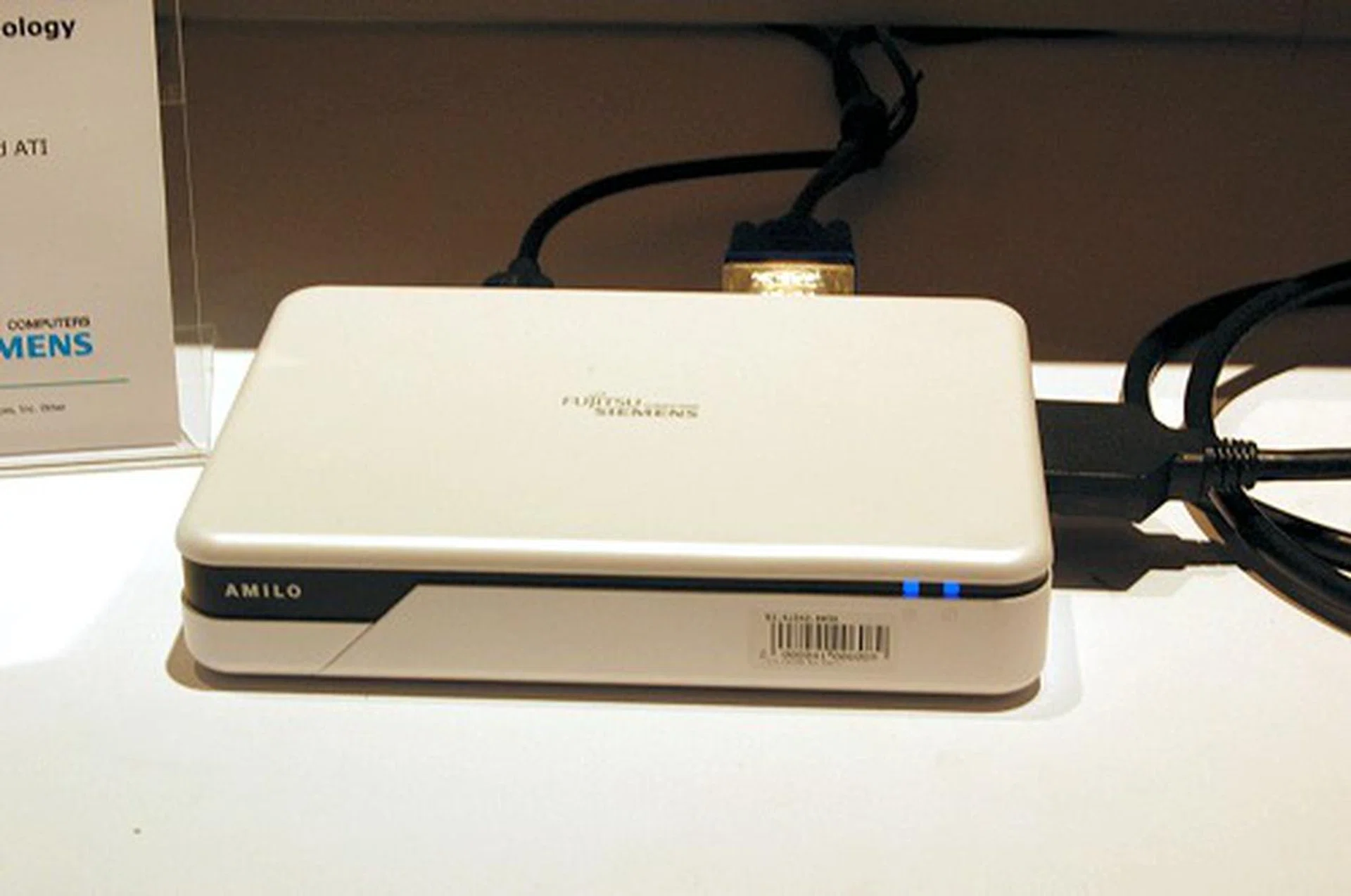 This is the Fujitsu Siemens AMILO GraphicBooster. It houses an ATI Mobility Radeon HD 3870 graphics and supports 4 simultaneous displays.