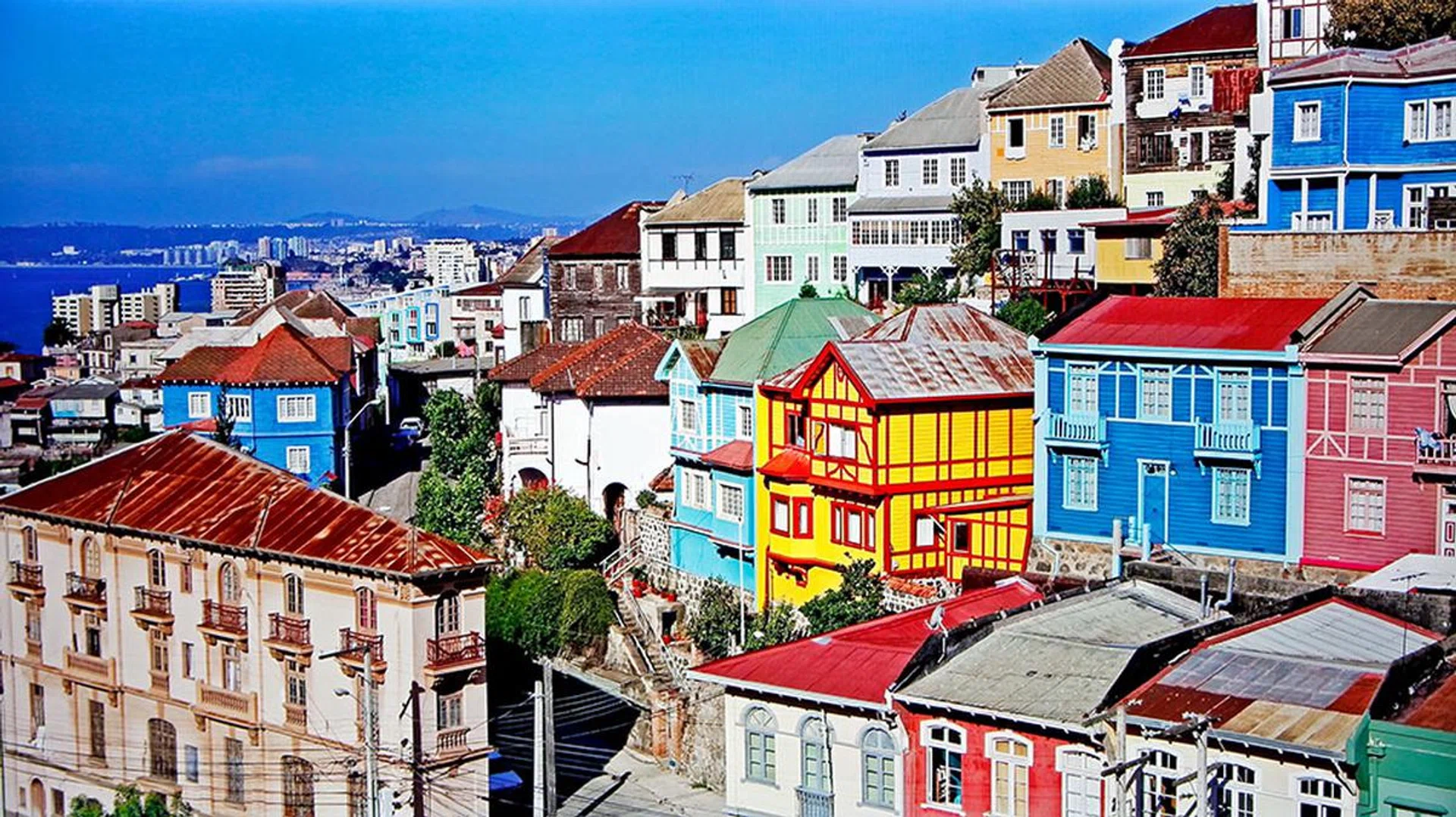 Colors really pop on the KS9000 SUHD TV. (Scene from a Samsung 4K demo clip.)