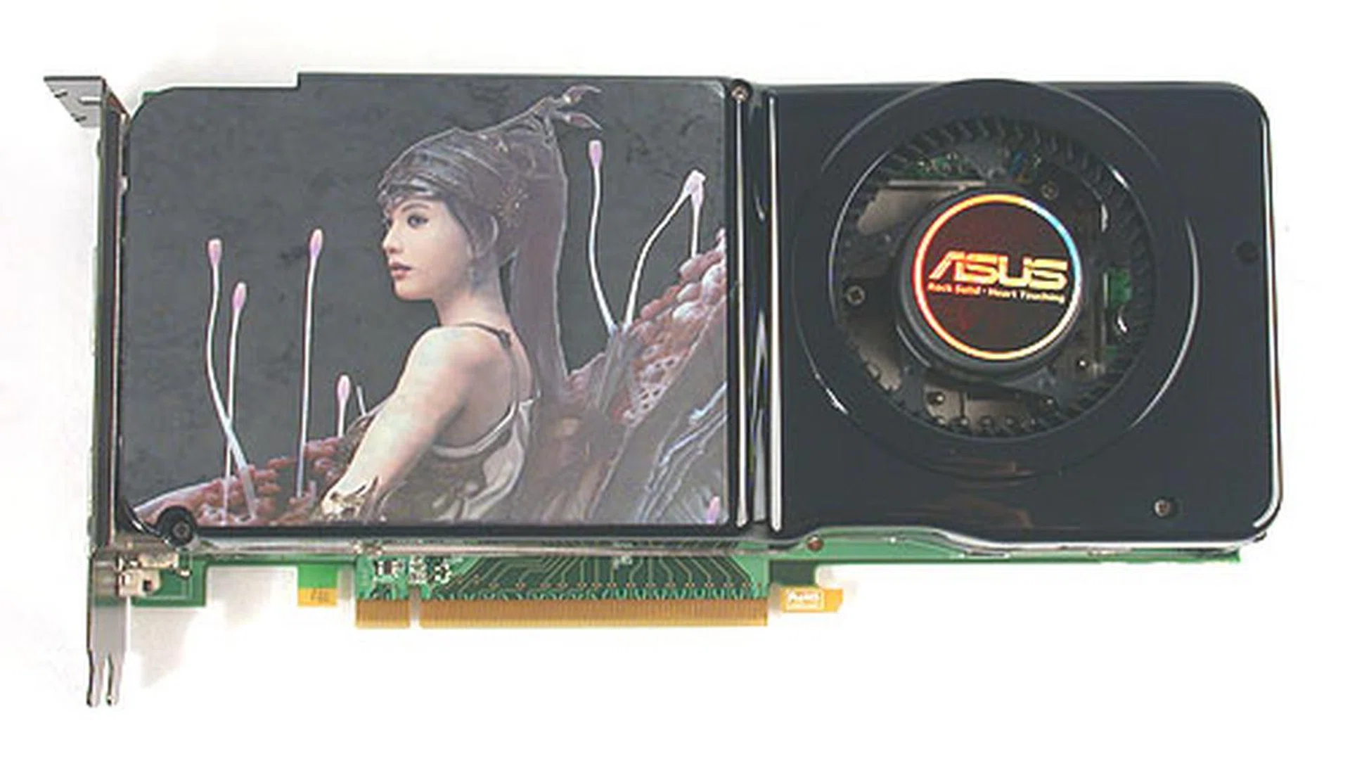 Besides the slightly different cooler used, the new GeForce 8800 GTS looks almost the same as the old one. Internally of course, that's another case.