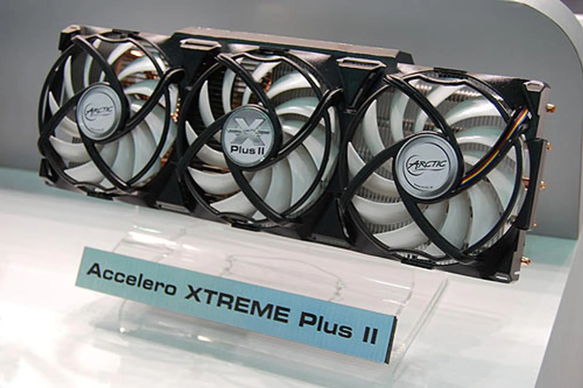 You're likely to see this powerful graphics card cooler on custom cards from vendors. It has three 92mm ultra-quiet PWM fans cooling its heatsink, which has five heatpipes and 83 fins.