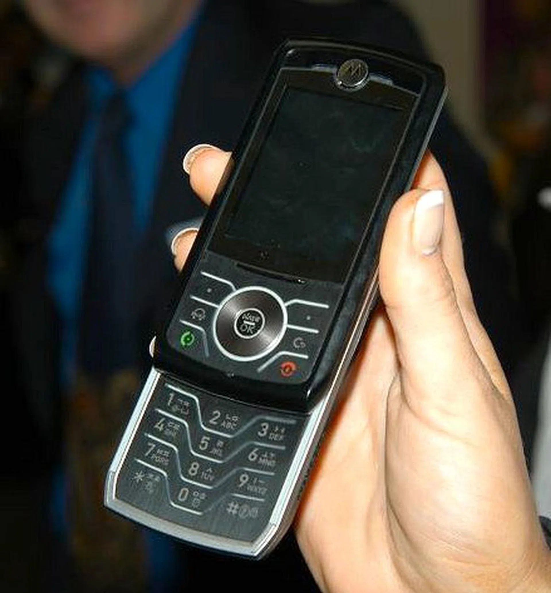 Extending the product line, Motorola has launched the Z, a slide-type handset for the Korean market. We don't know when it will be launched for the rest of the world though.