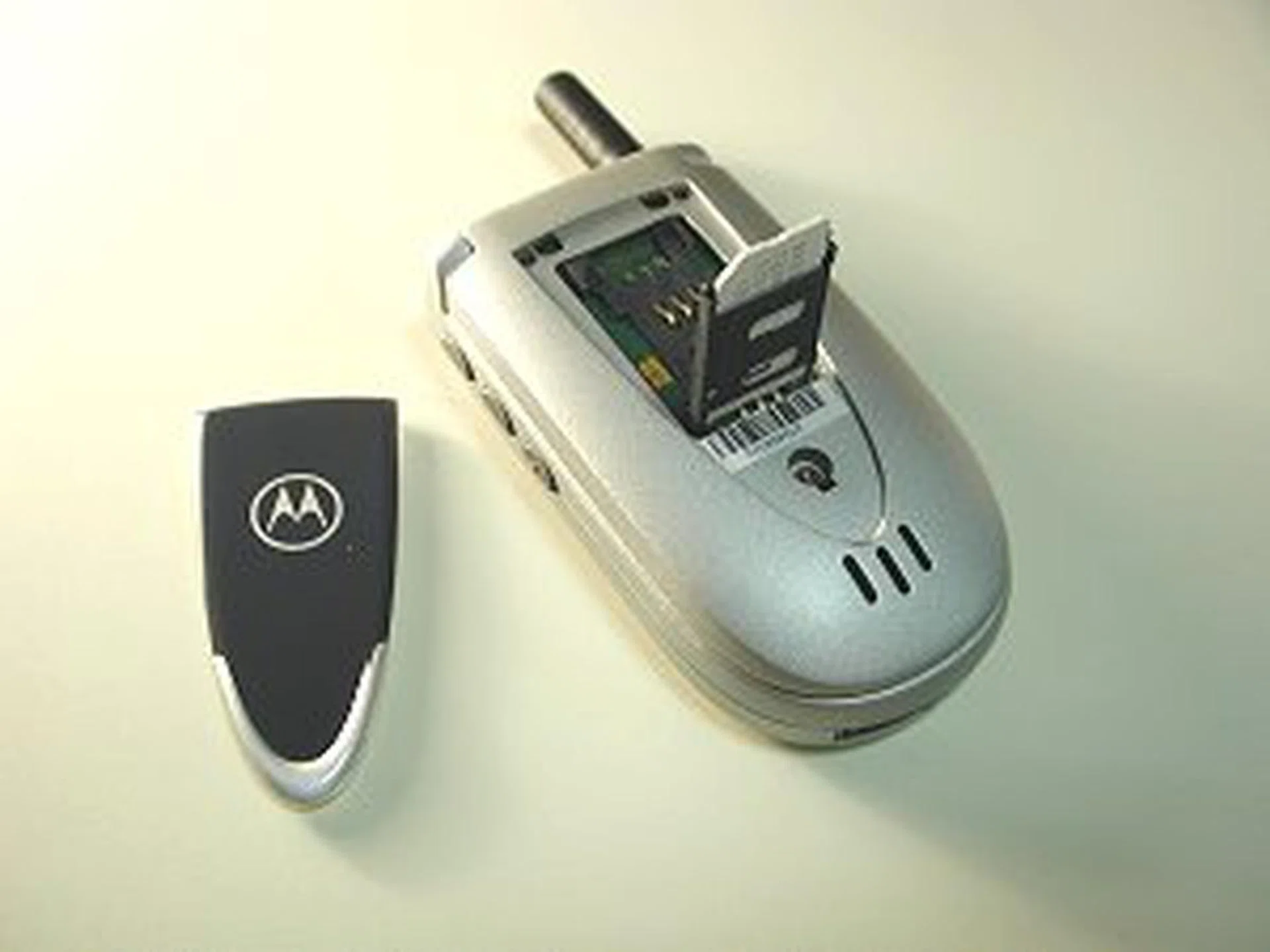 Clamshell phones, though not exactly new in the market, was one of the definitive designs that put the word "mobile" in mobile phones with its petite design. In its heydays, the Motorola V. Series 66 managed to capture the attention of consumers who seek a convenient and easy to use device, which was all found on this Motorola product.