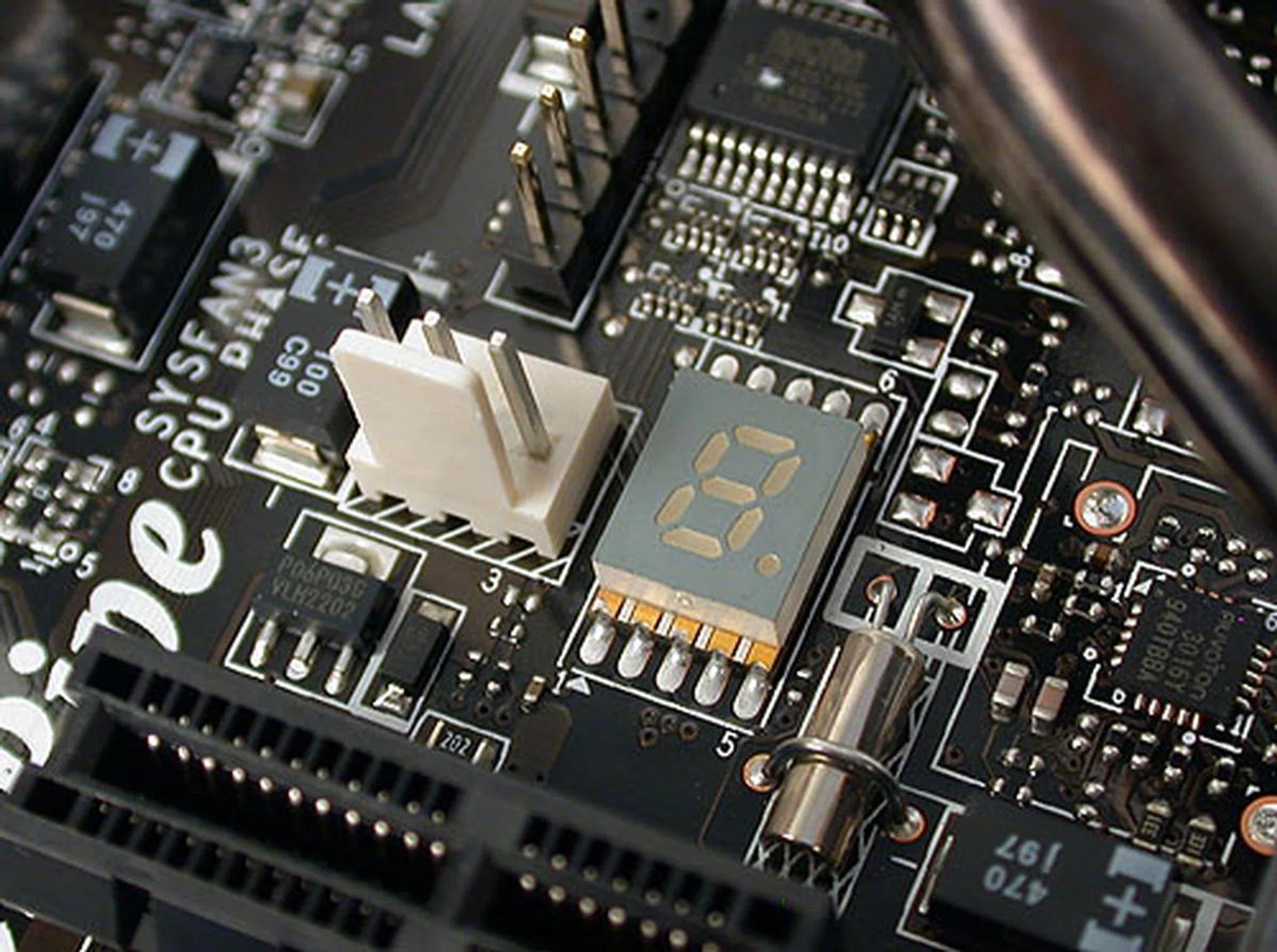 This LED indicator for the CPU power phase is another feature we last saw on the P55-GD80.