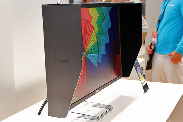 For on-screen color consistency, there's a monitor hood that helps to reduce light reflection.